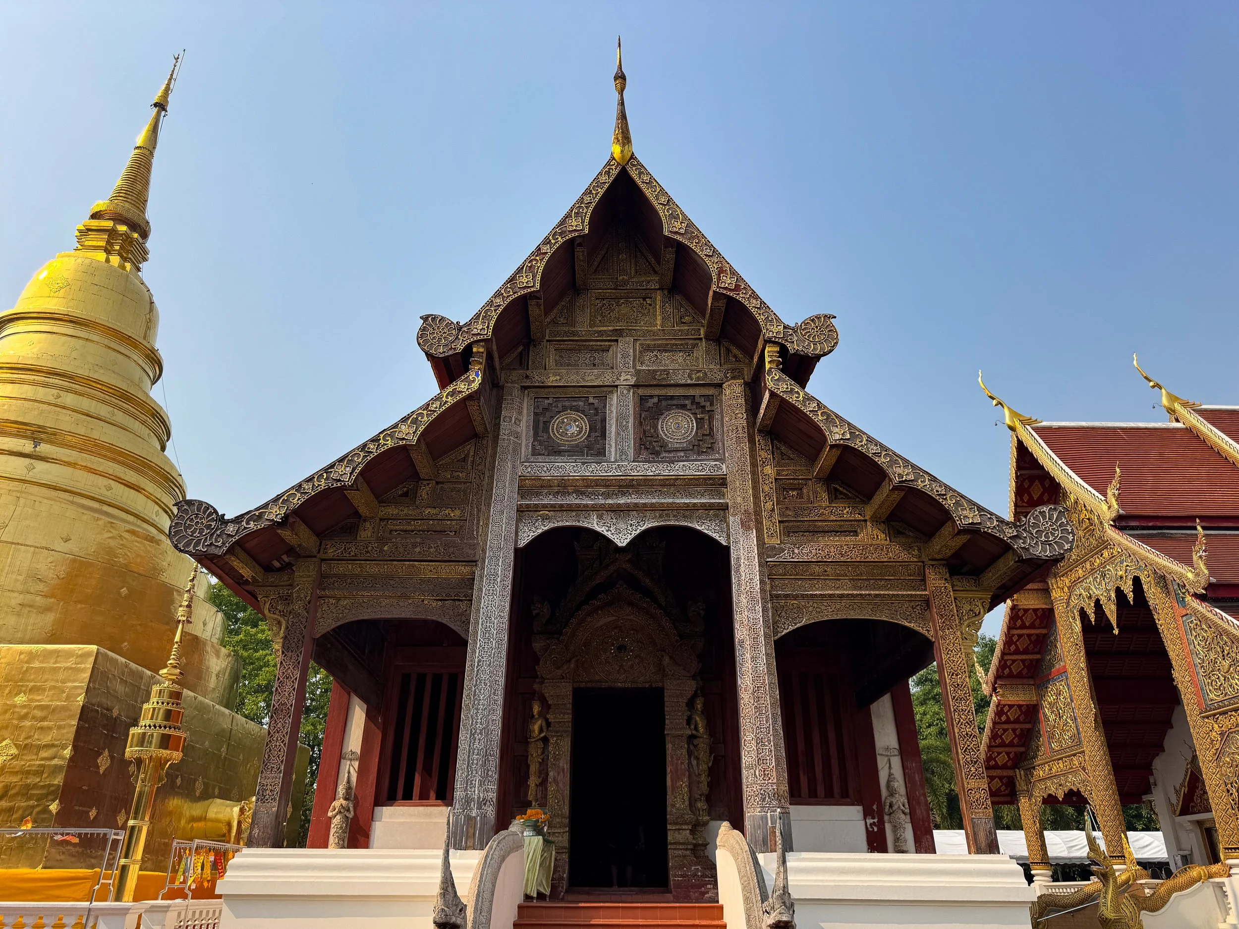 Wat_Phra_Singh_Woramahawihan_01.jpg