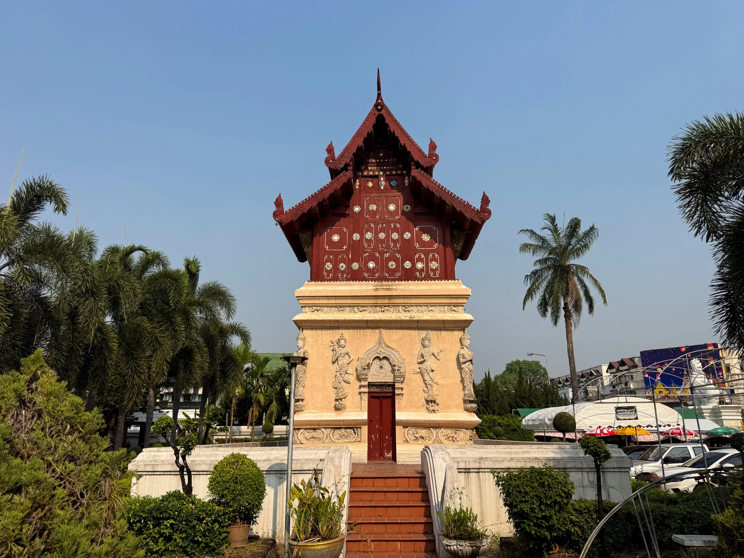 Wat_Phra_Singh_Woramahawihan_03.jpg
