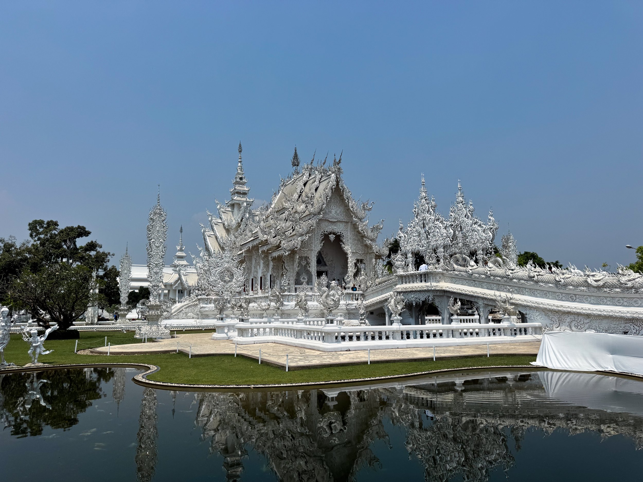The_White_Temple_01.jpg