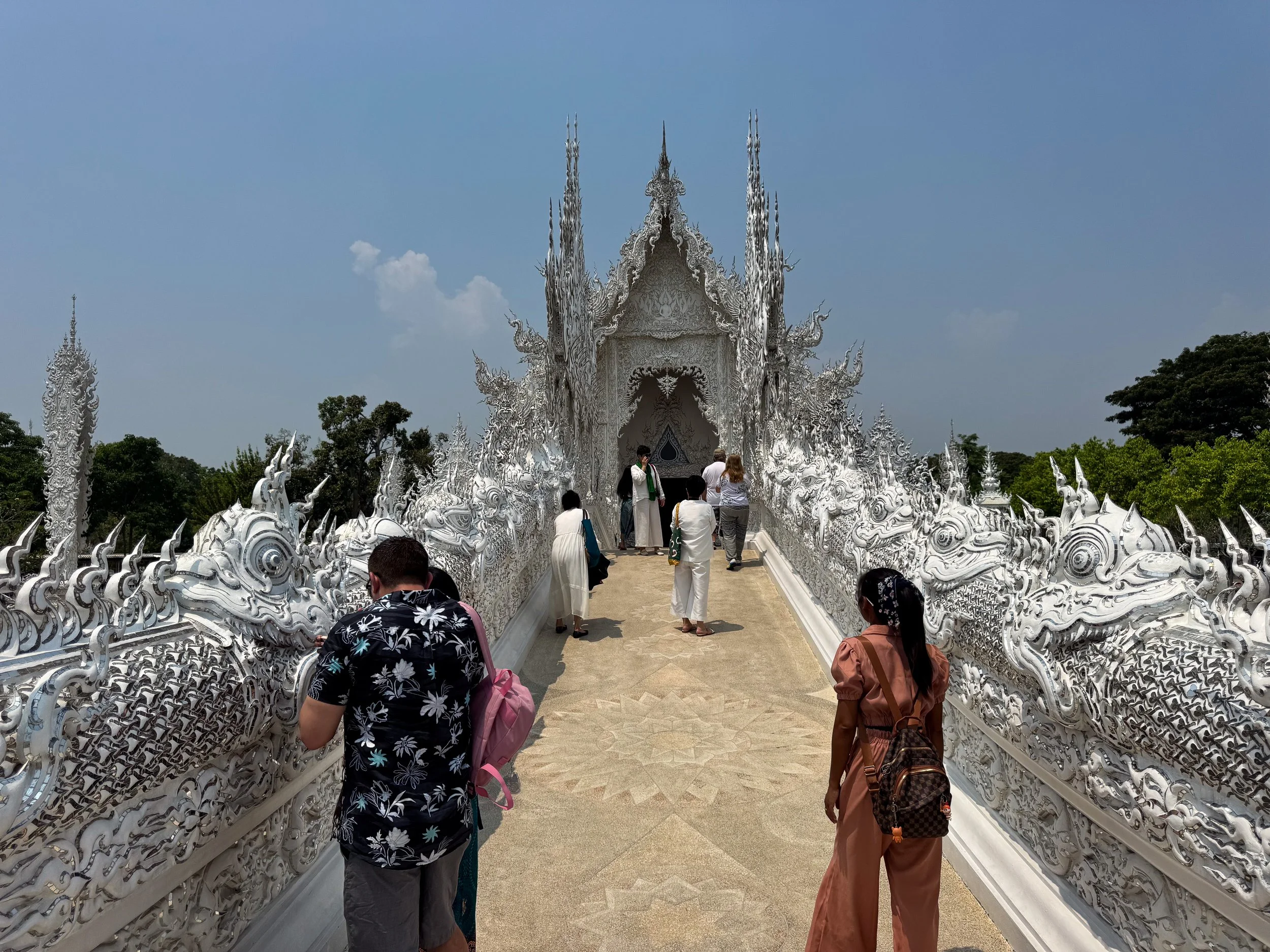 The_White_Temple_02.jpg