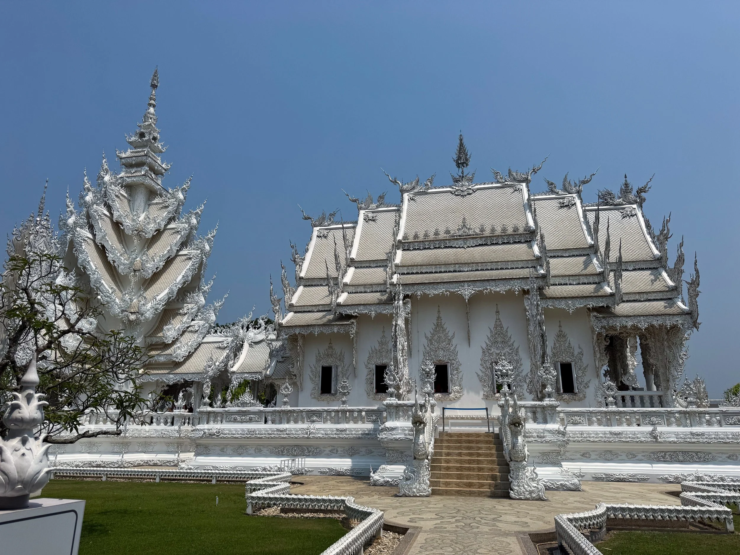 The_White_Temple_07.jpg