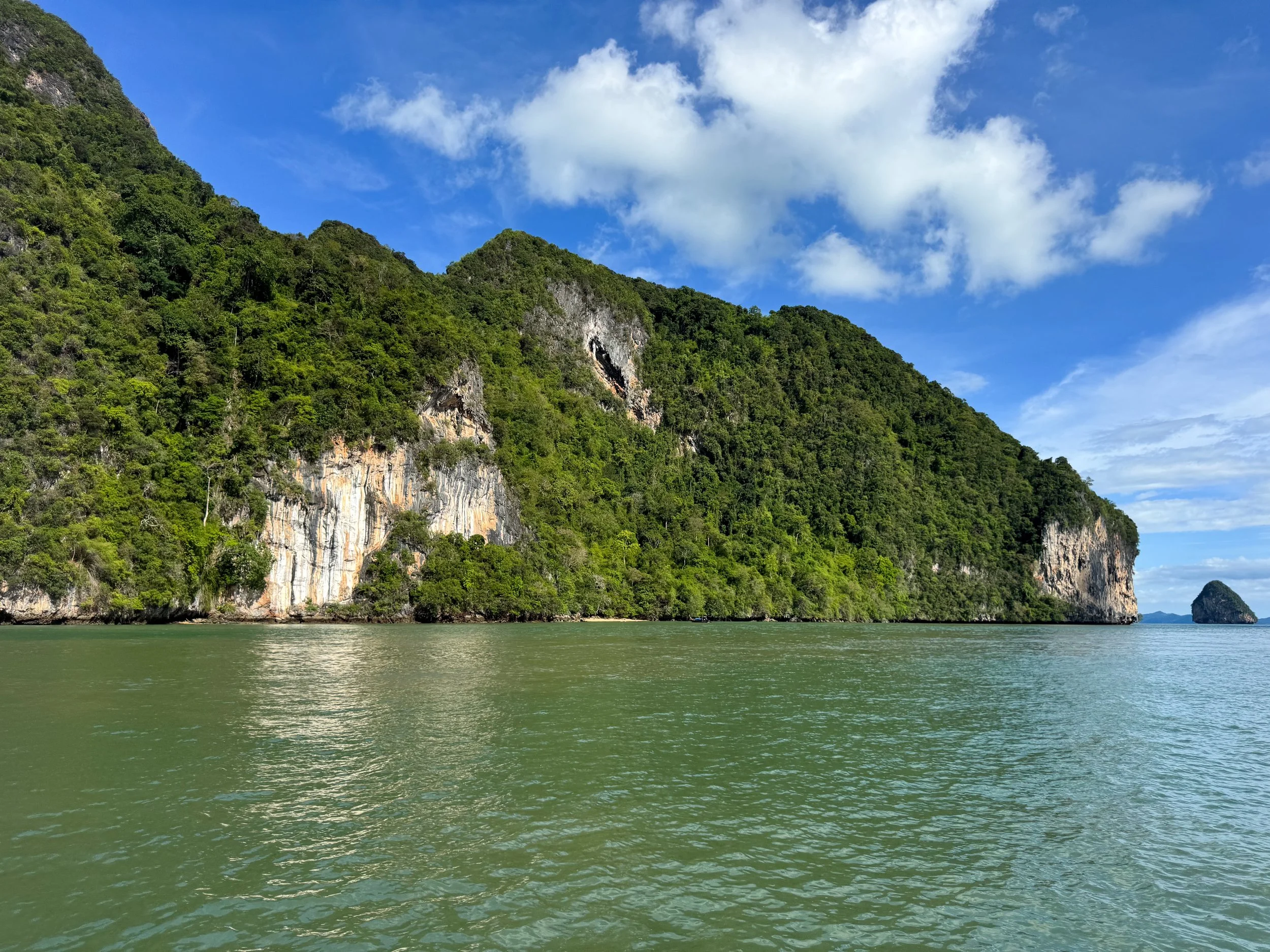 Ao_Phang_Nga_National_Park_04.jpg