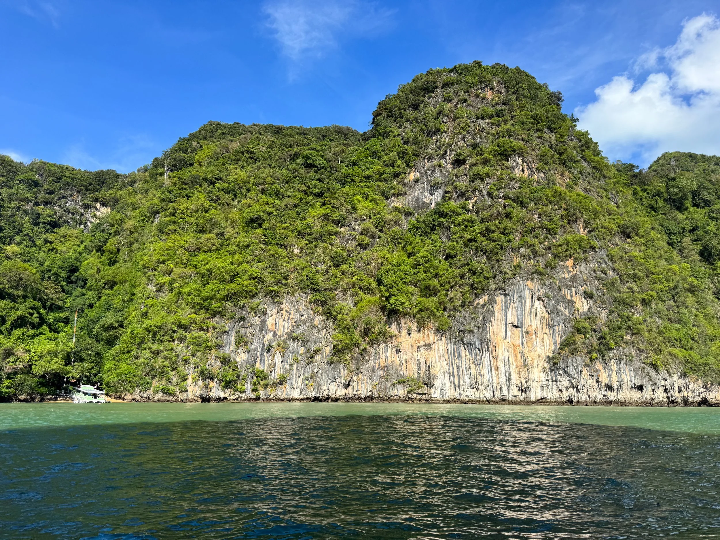 Ao_Phang_Nga_National_Park_05.jpg