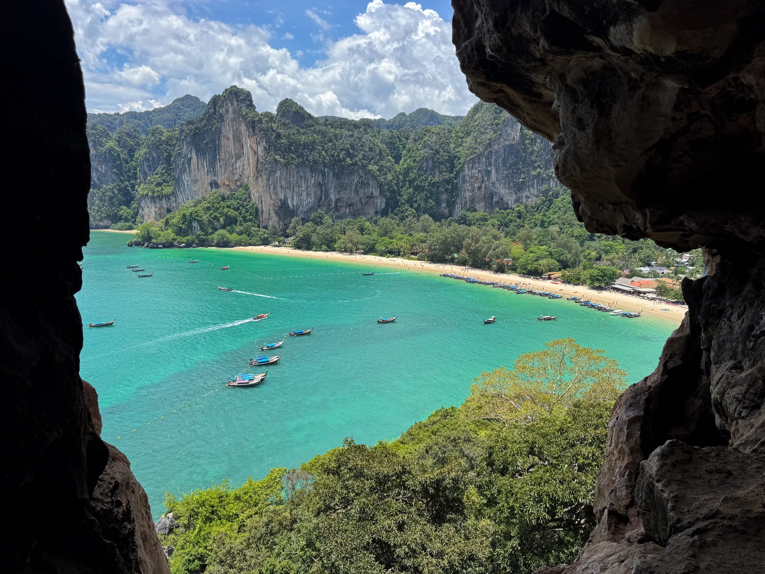 Railay_Beach_West_Viewpoint_02.jpg