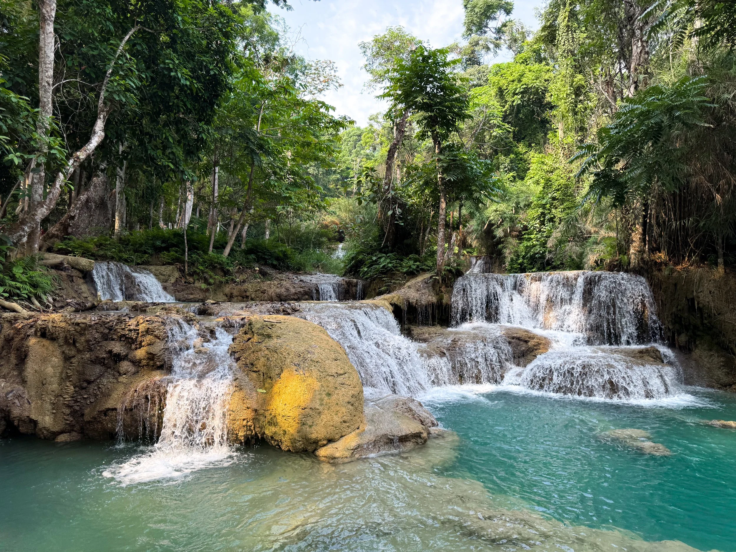 Kuang_Si_Waterfall_03.jpg