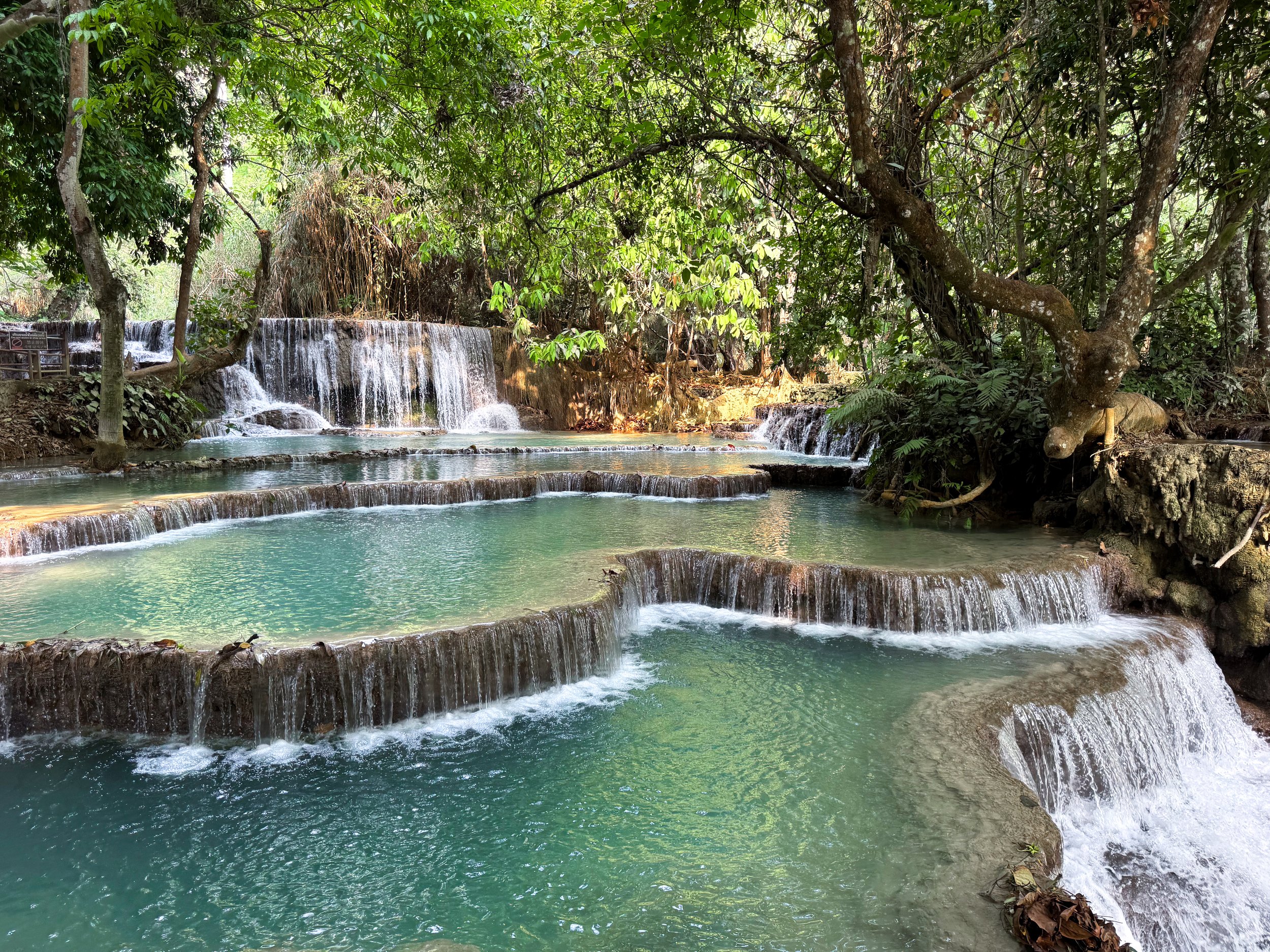 Kuang_Si_Waterfall_05.jpg