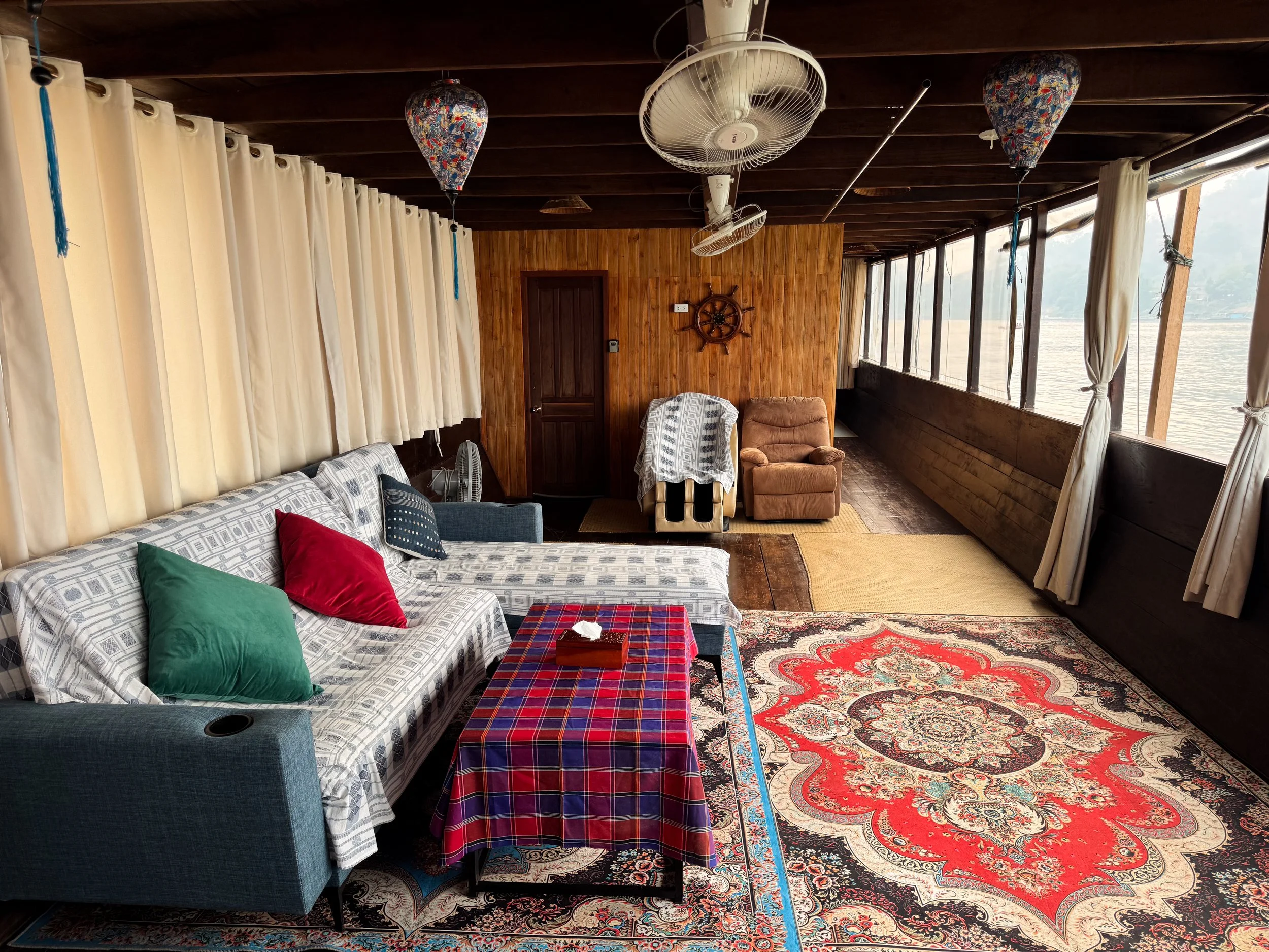 Seangsouly_Houseboat_02.jpg
