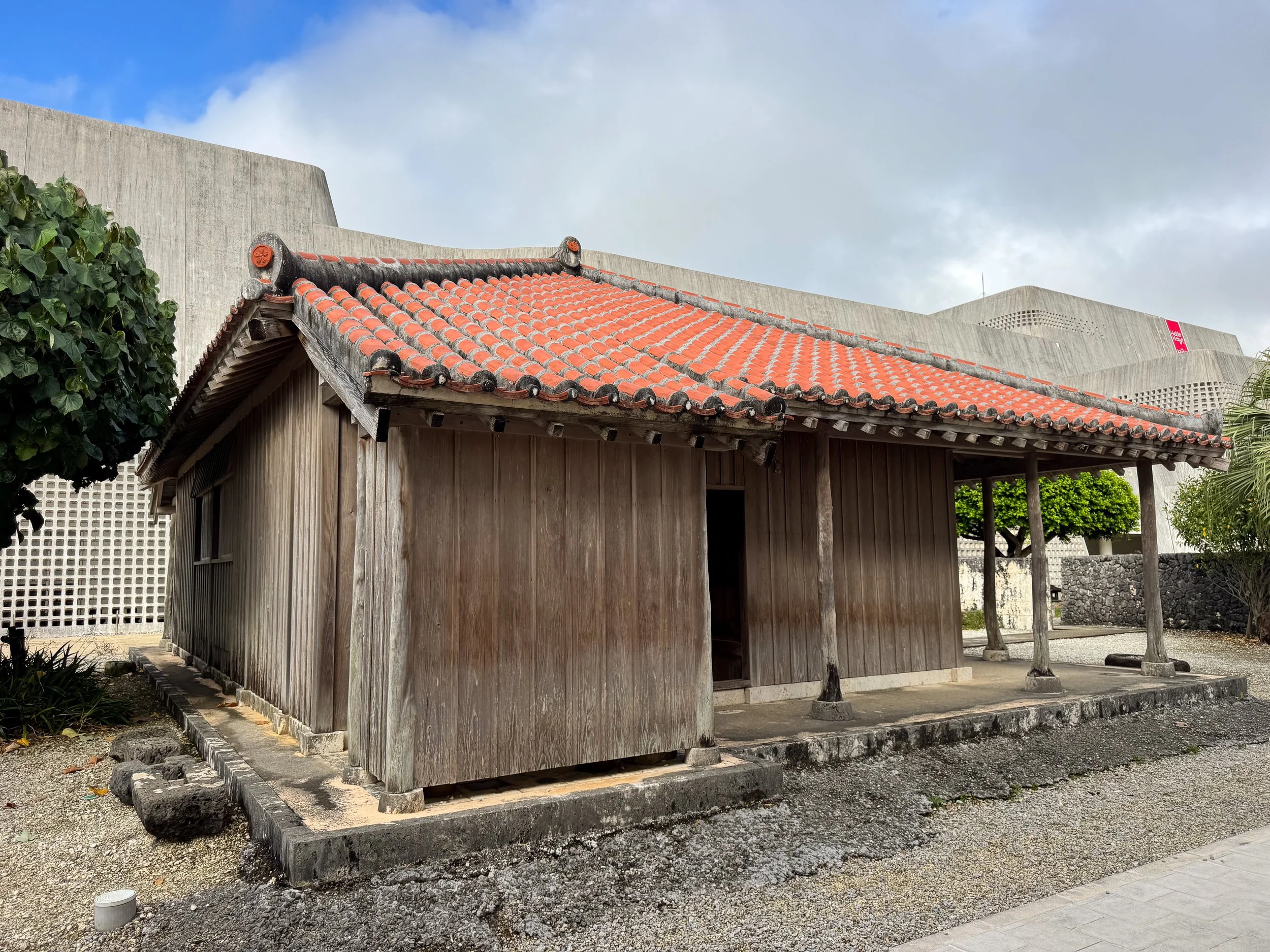 Okinawa_Prefectural_Museum_03.jpg
