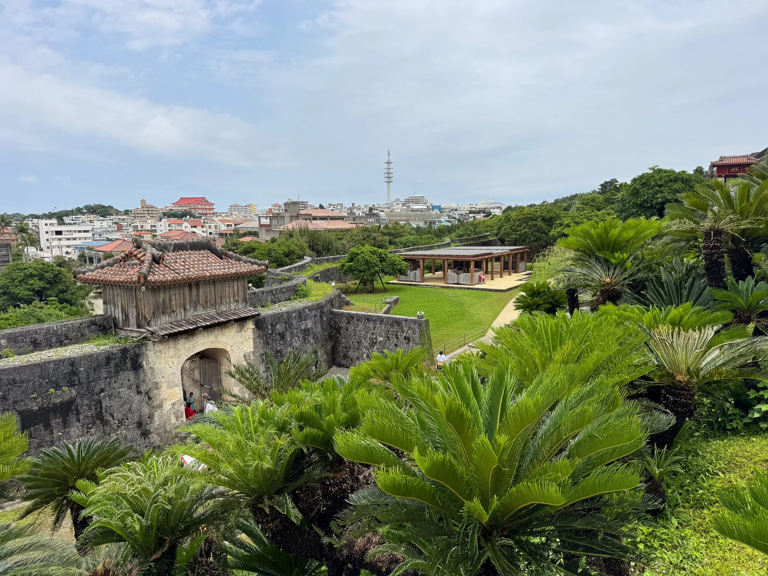 Shuri_Castle_01.jpg