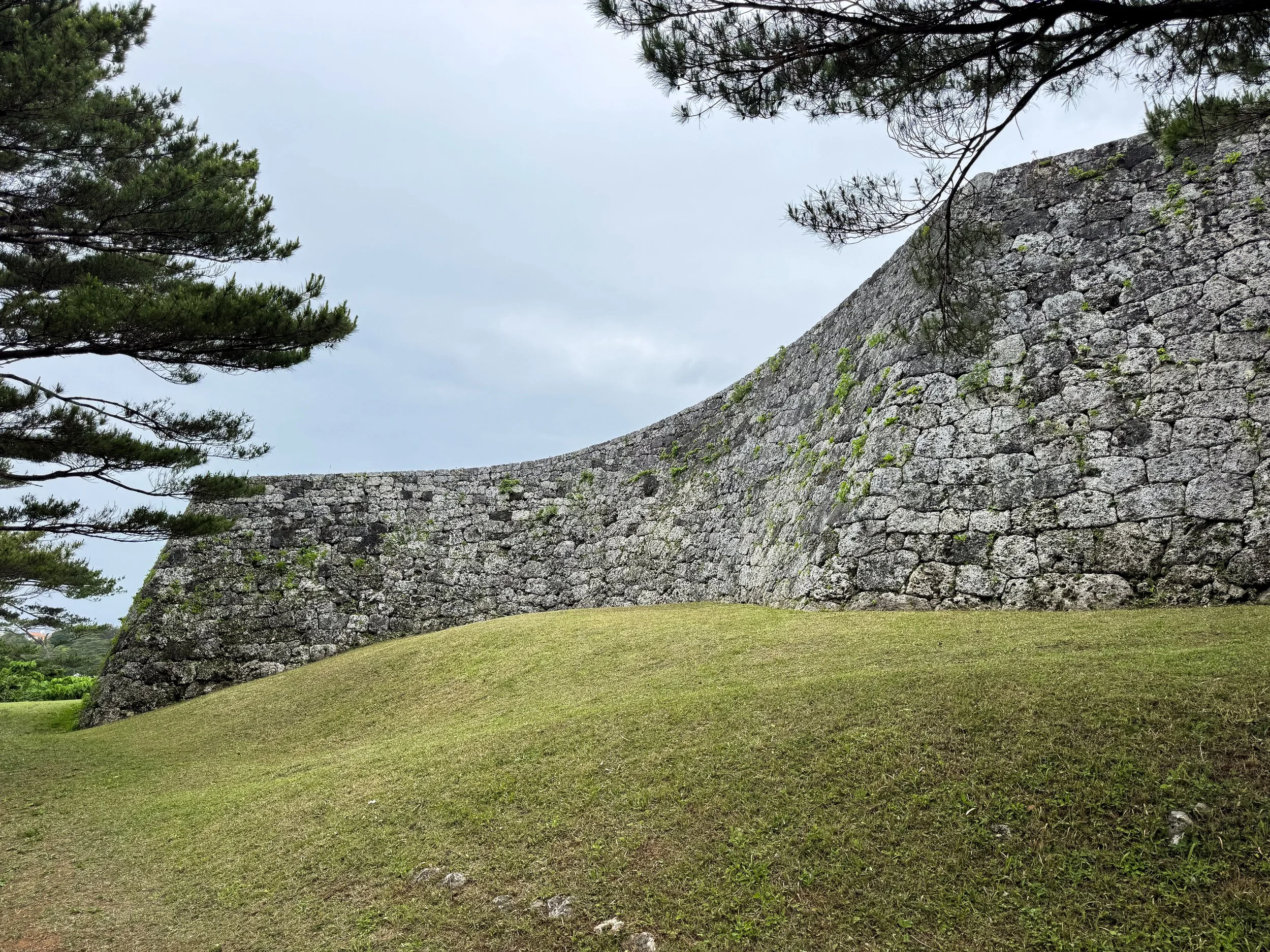 Zakimi_Castle_Ruins_03.jpg