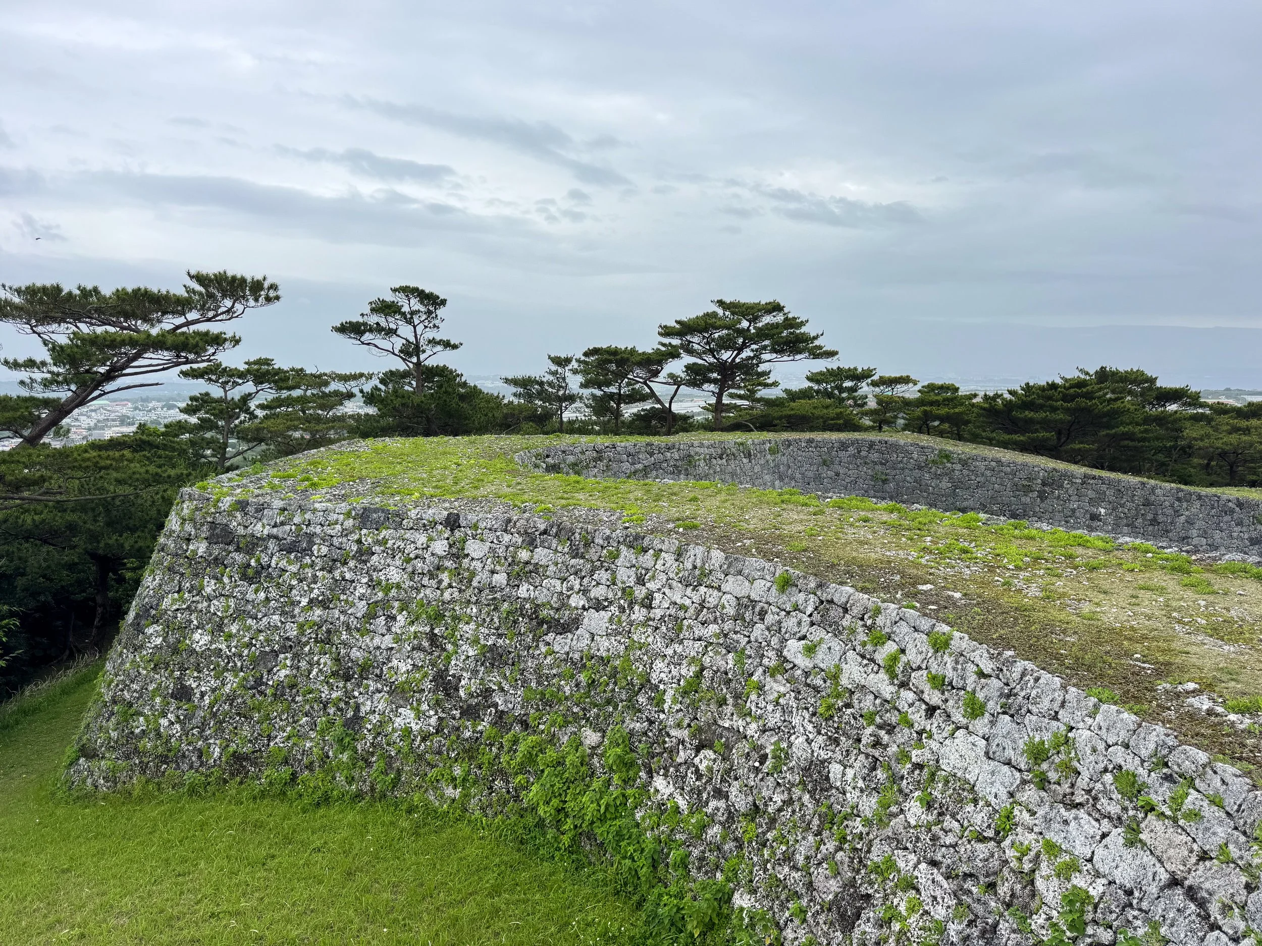 Zakimi_Castle_Ruins_06.jpg