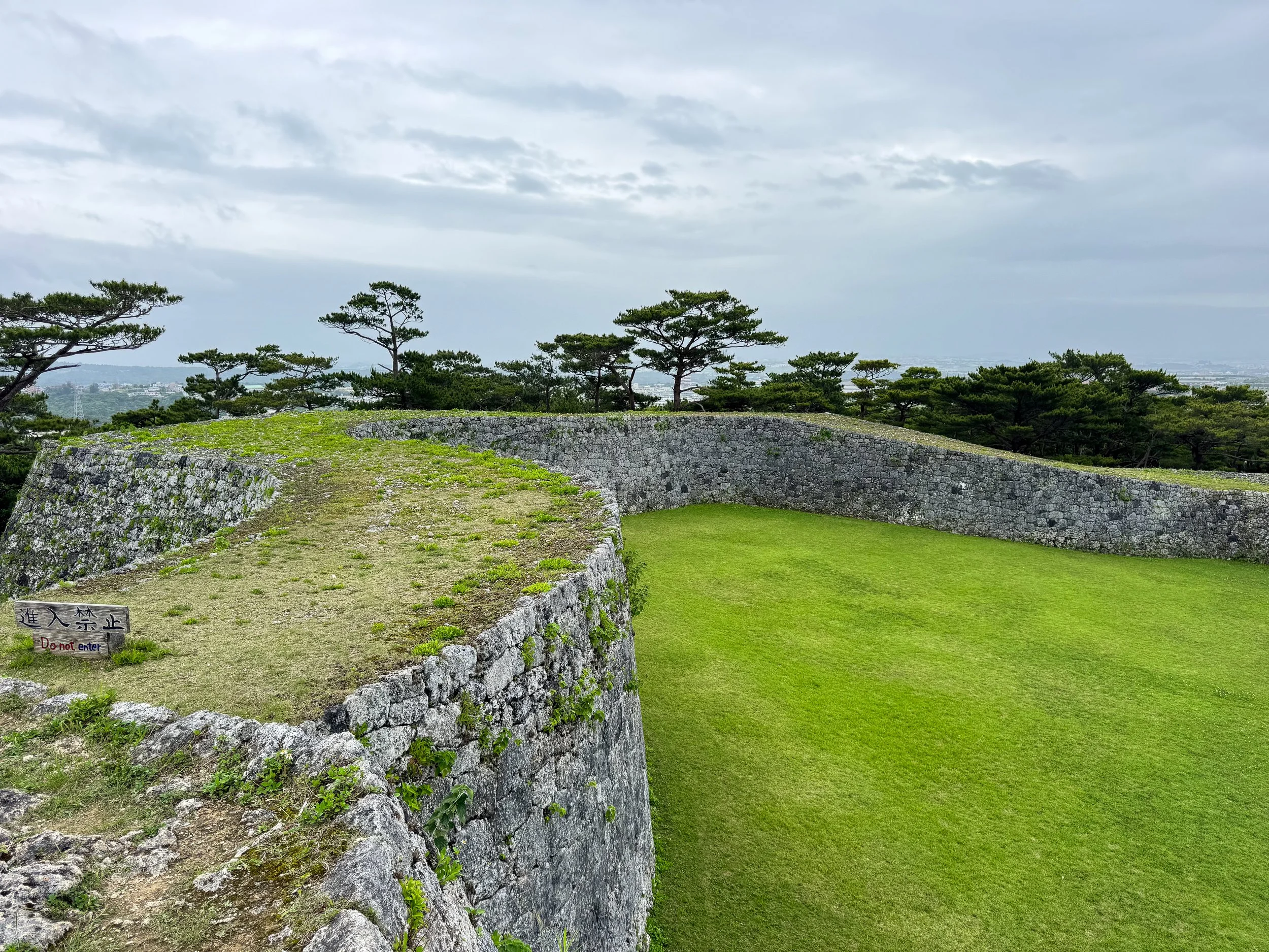 Zakimi_Castle_Ruins_07.jpg