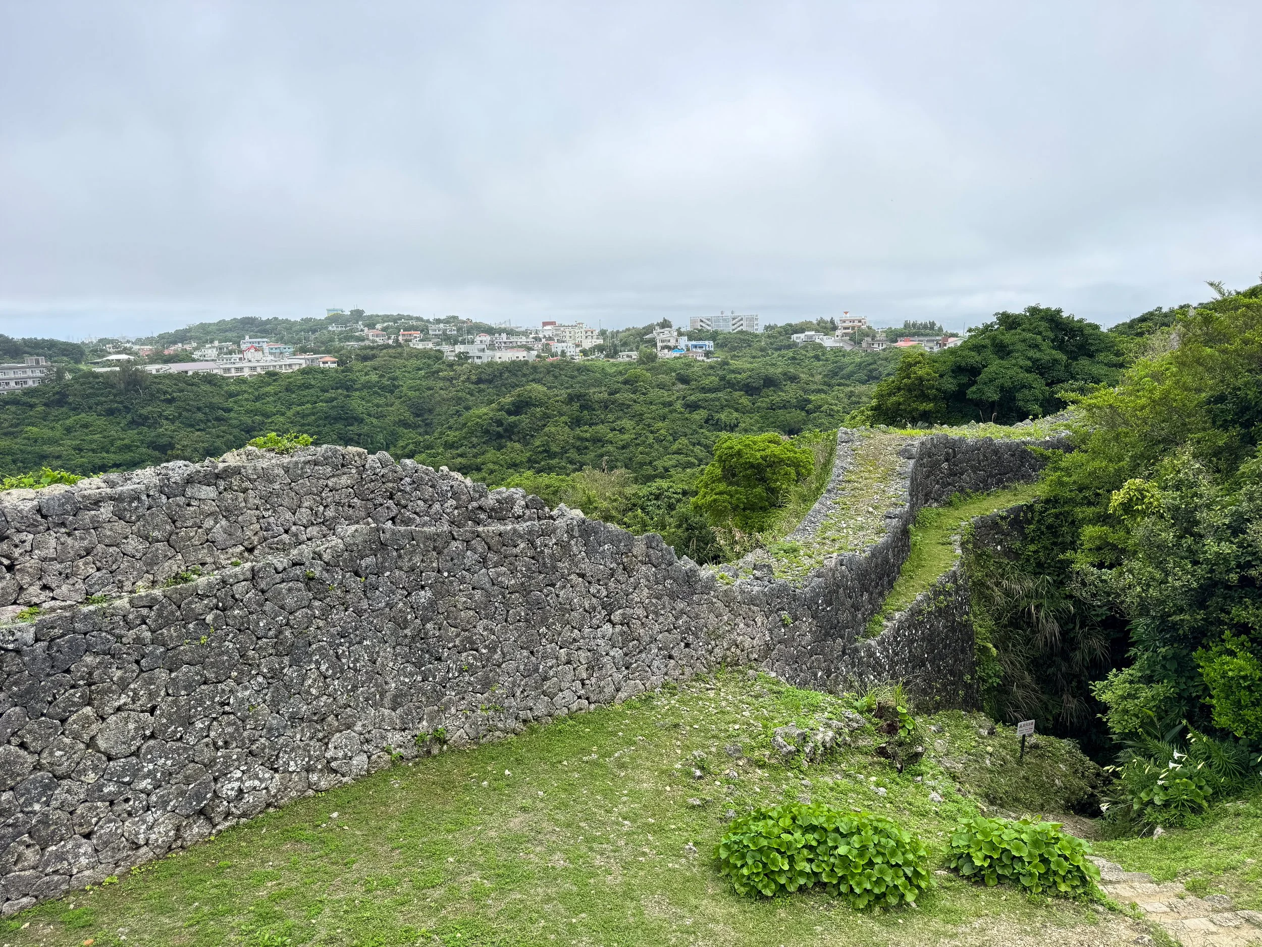 Nagagusuku_Castle_06.jpg