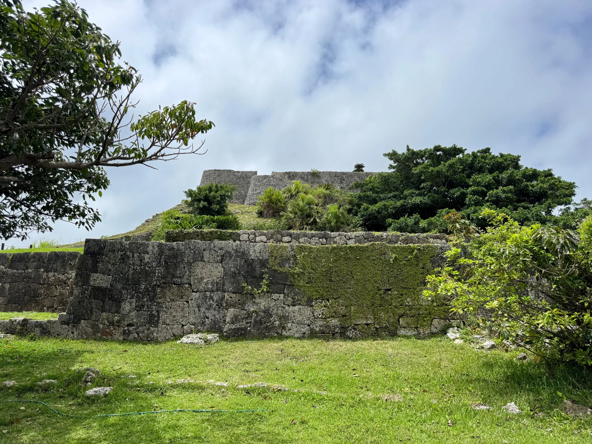 Katsuren_Castle_Ruins_05.jpg