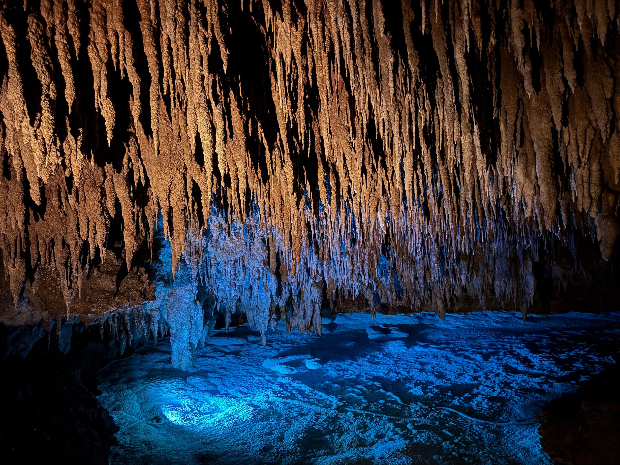 Gyokusendo_Cave_03.jpg