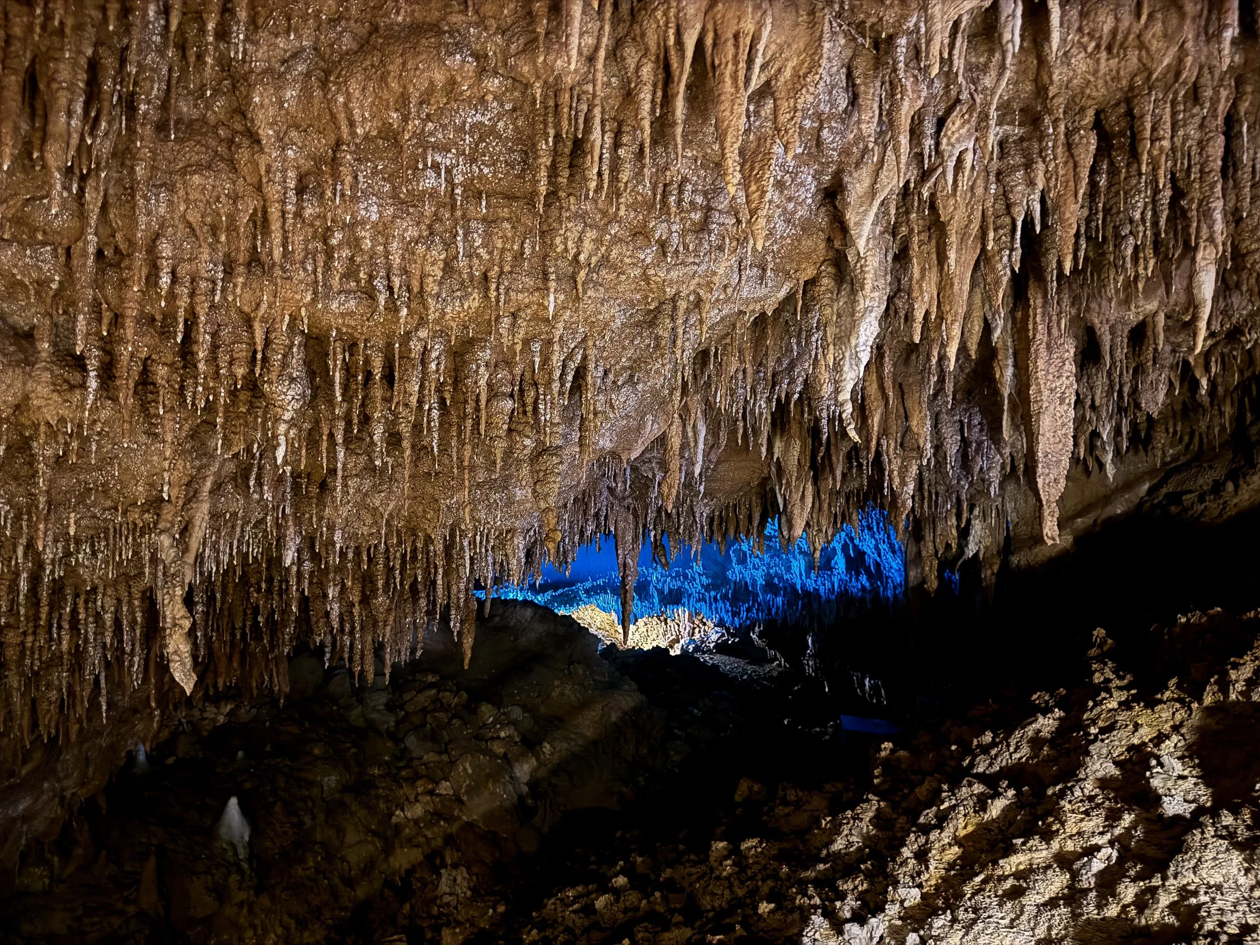 Gyokusendo_Cave_07.jpg