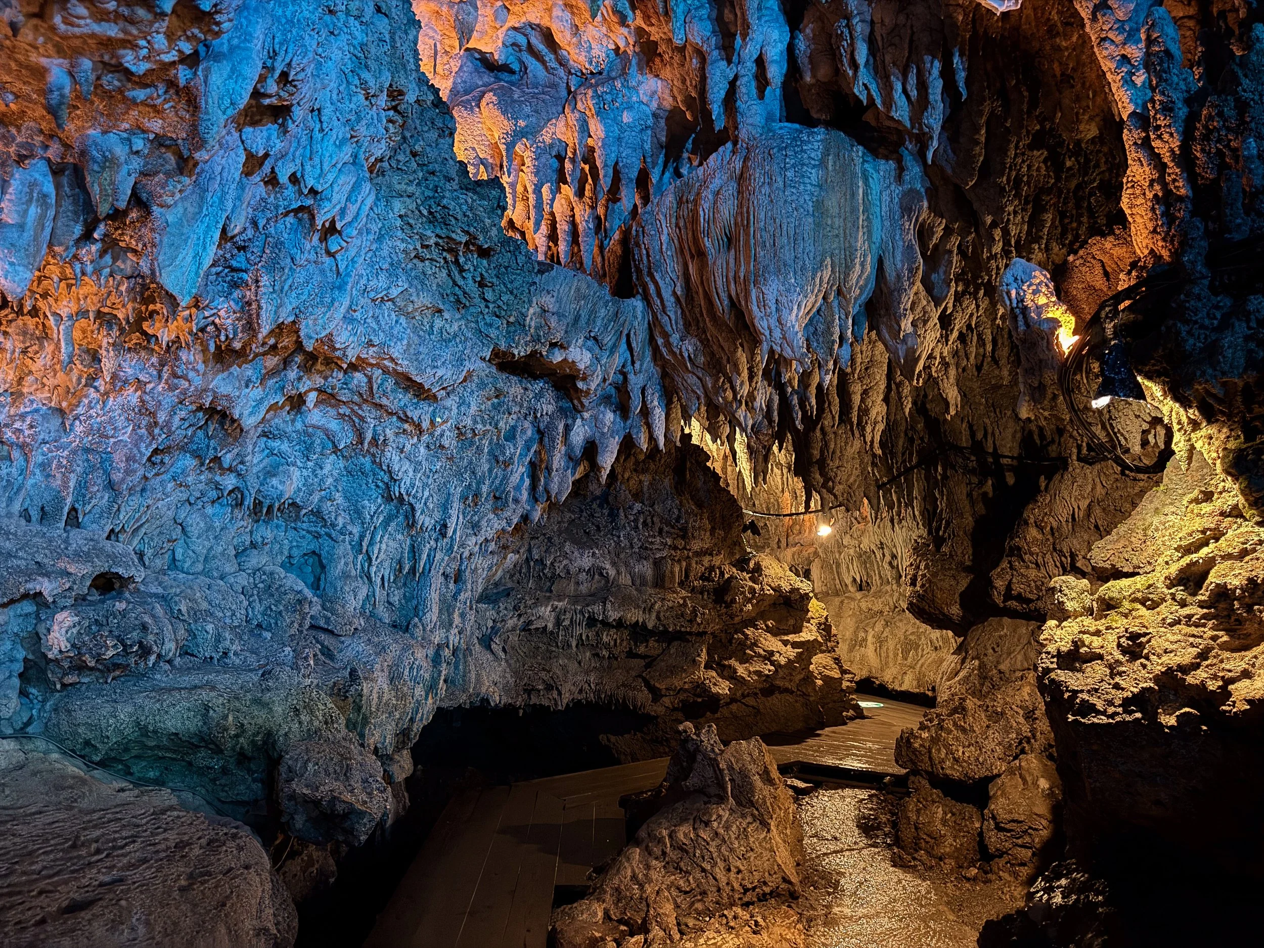 Cave_Okinawa_02.jpg