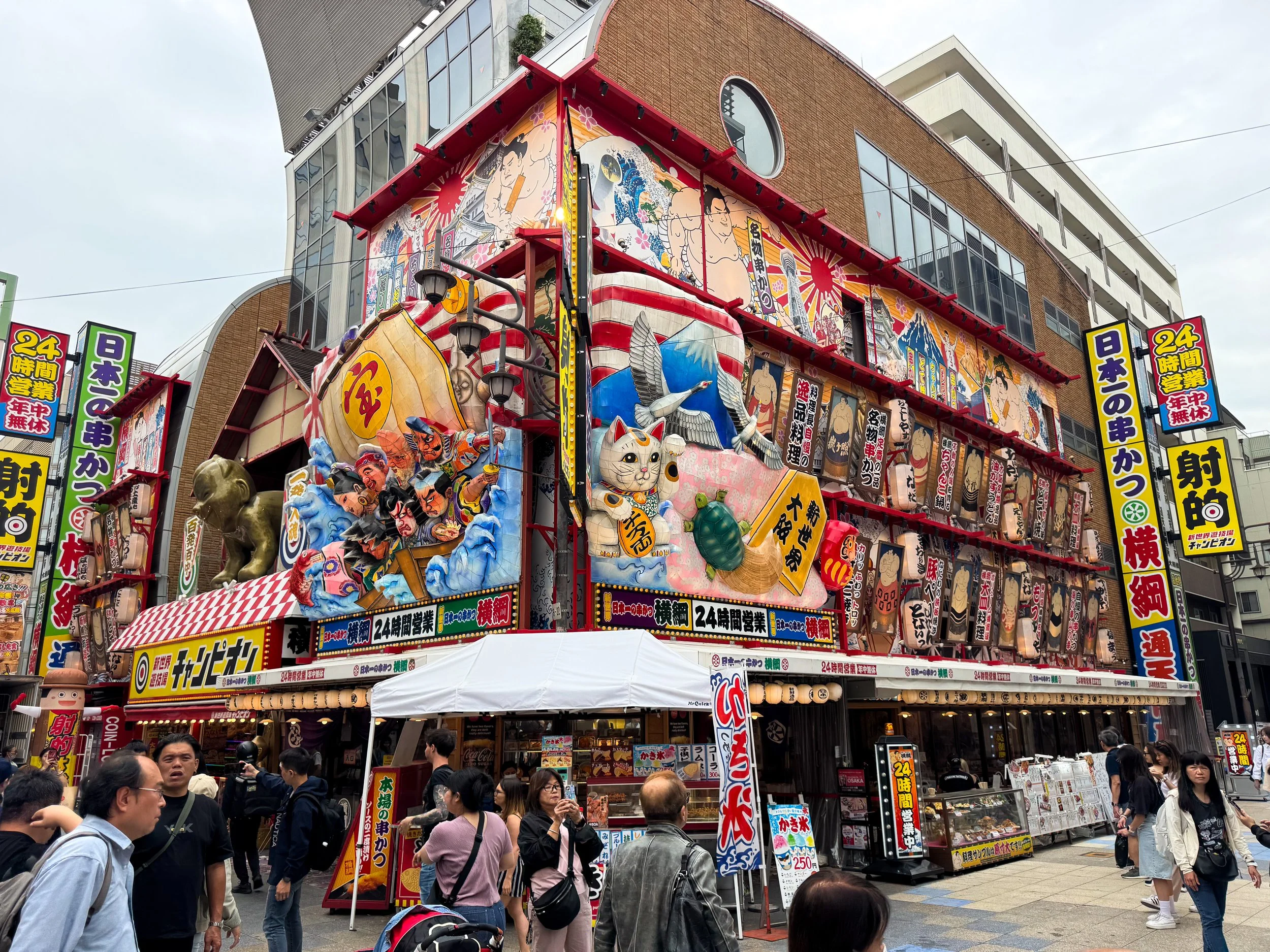 Osaka_Shinsekai_Street_07.jpg