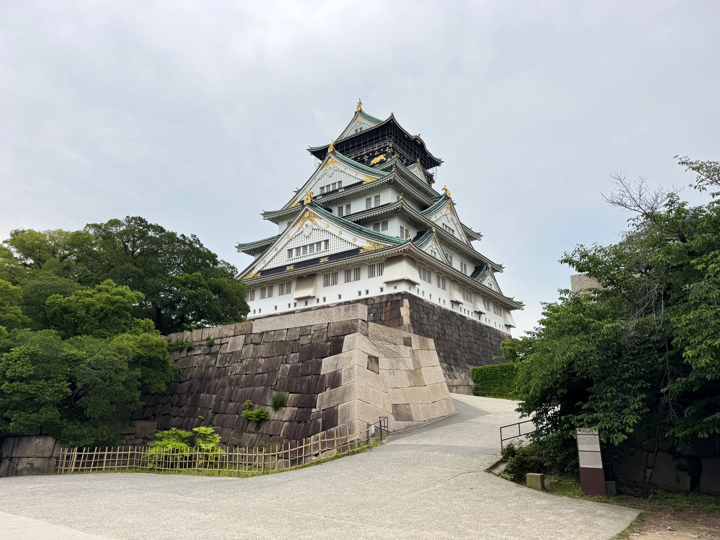 Osaka_Jo_Castle_03.jpg