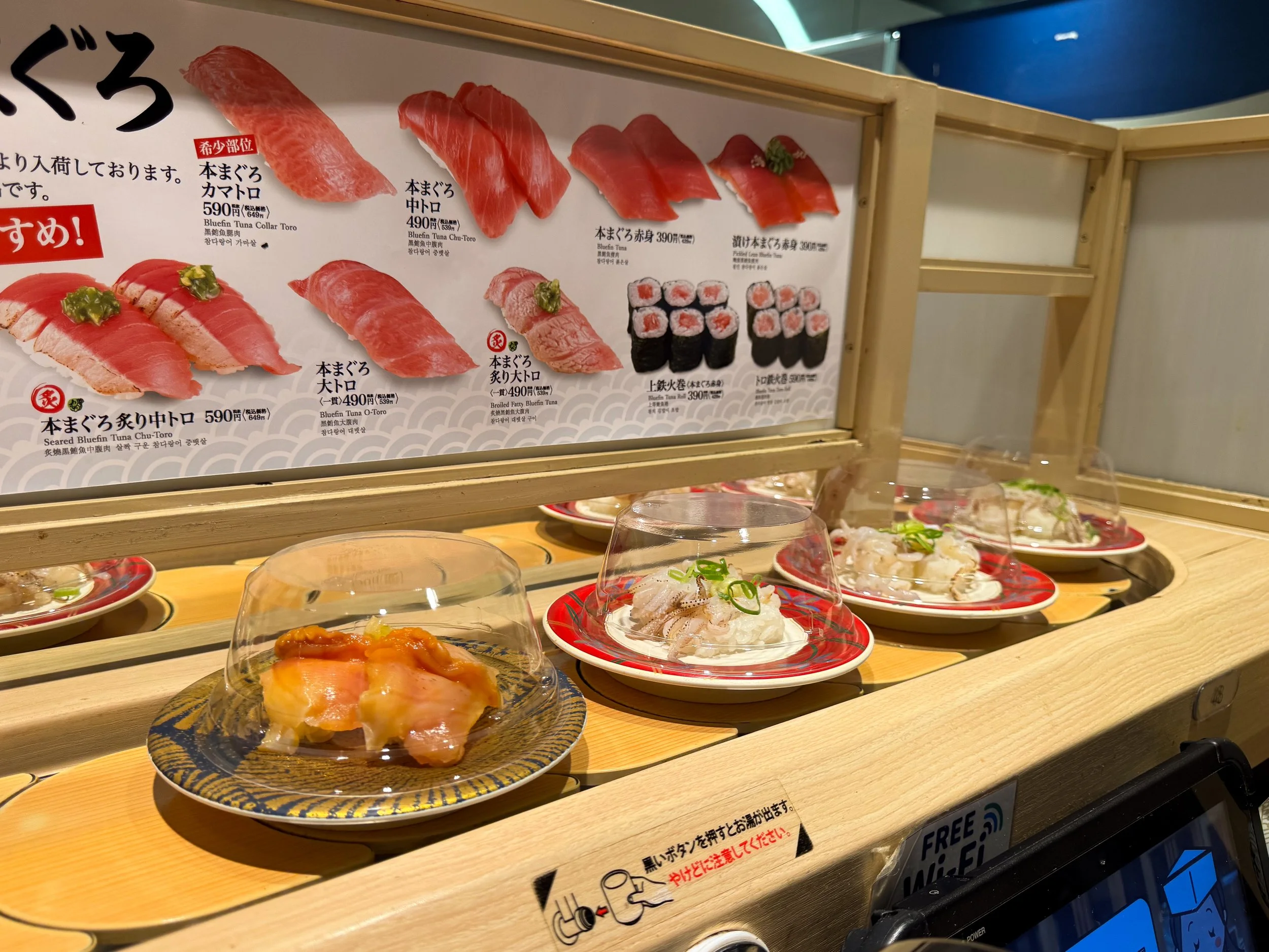 Osaka_Conveyer_Belt_Sushi_02.jpg