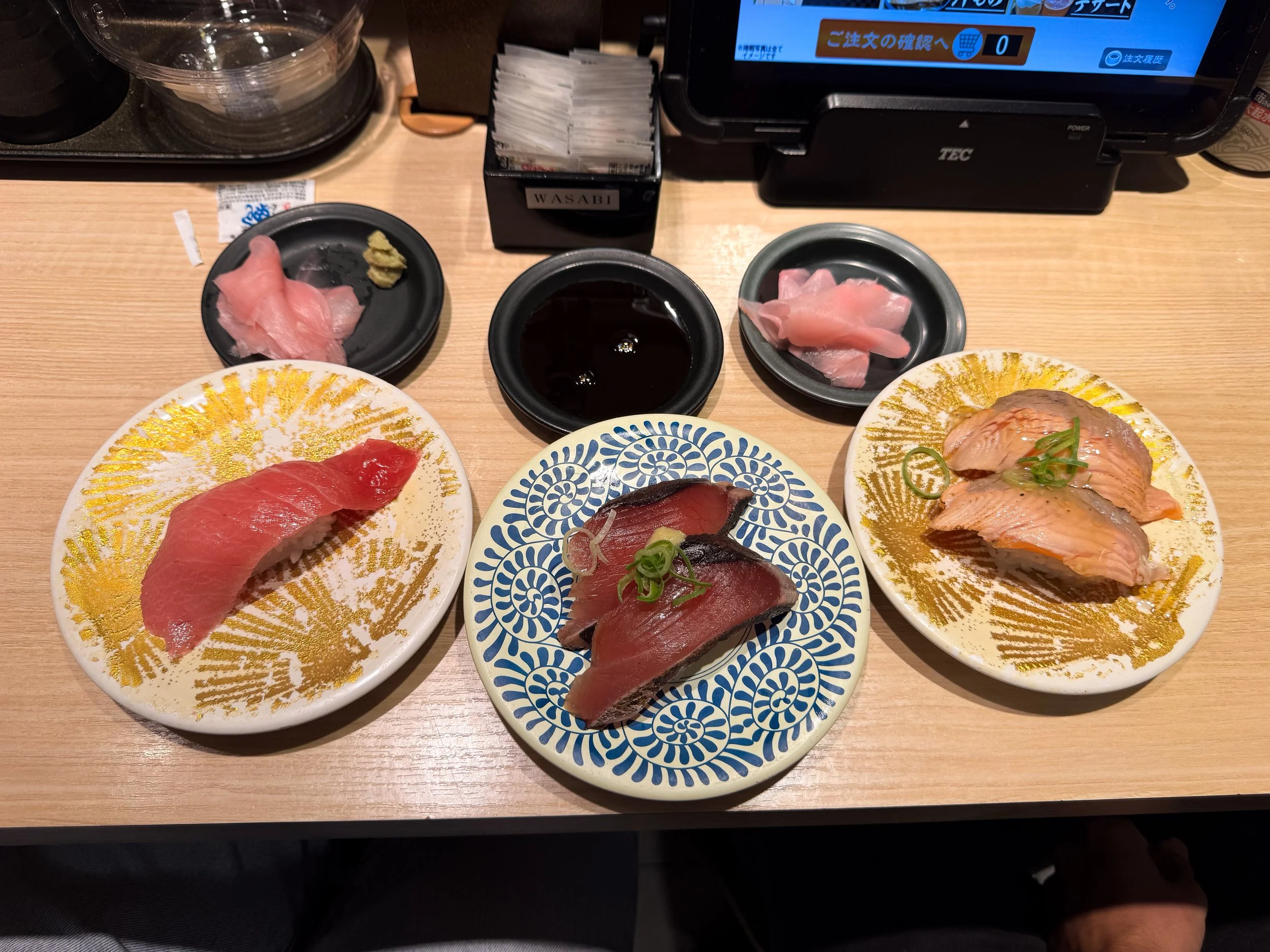 Osaka_Conveyer_Belt_Sushi_03.jpg