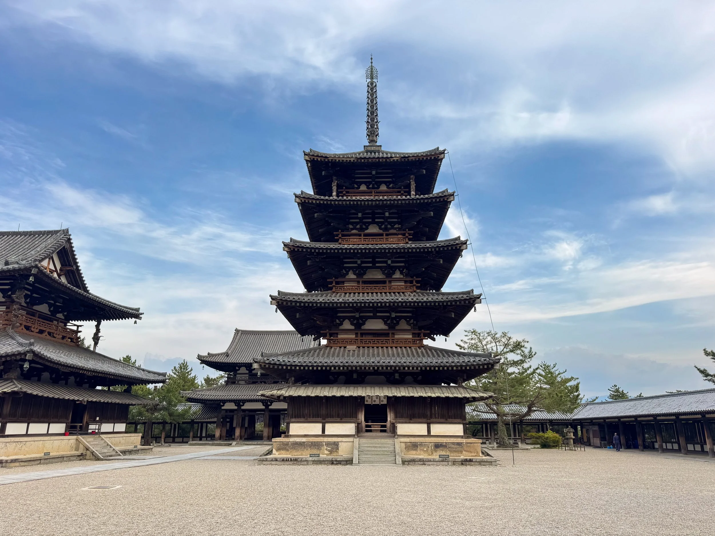 Nara_Horyuji_Temple_02.jpg