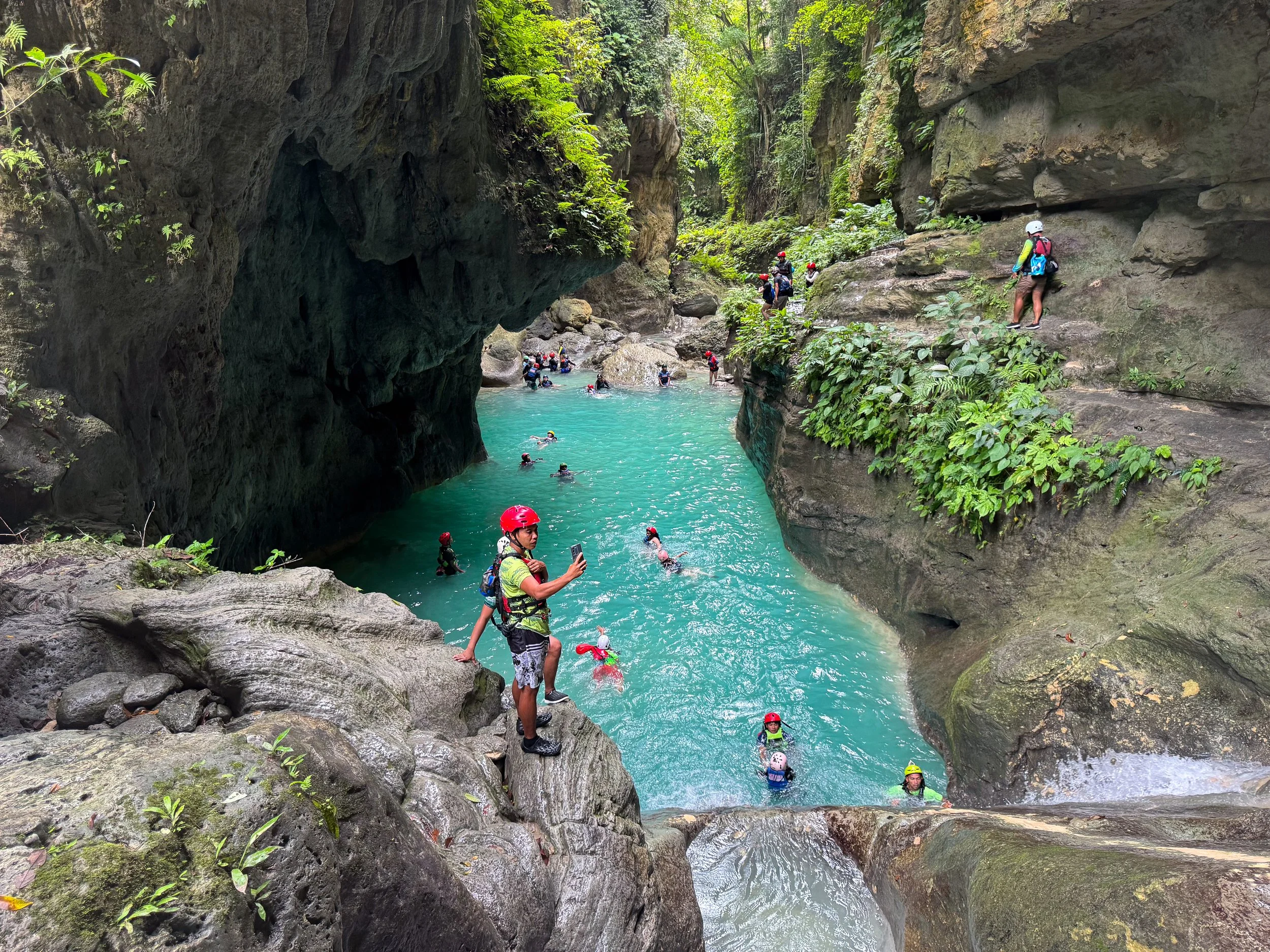Kawasan_River_Canyon_01.jpg