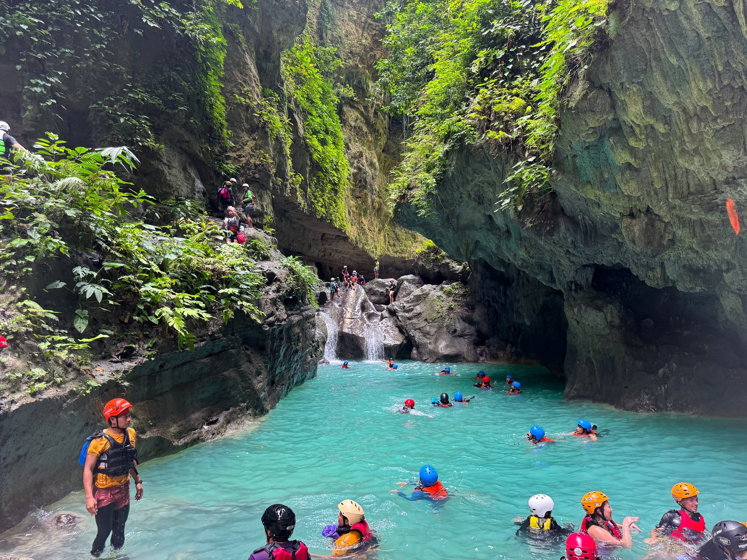 Kawasan_River_Canyon_02.jpg