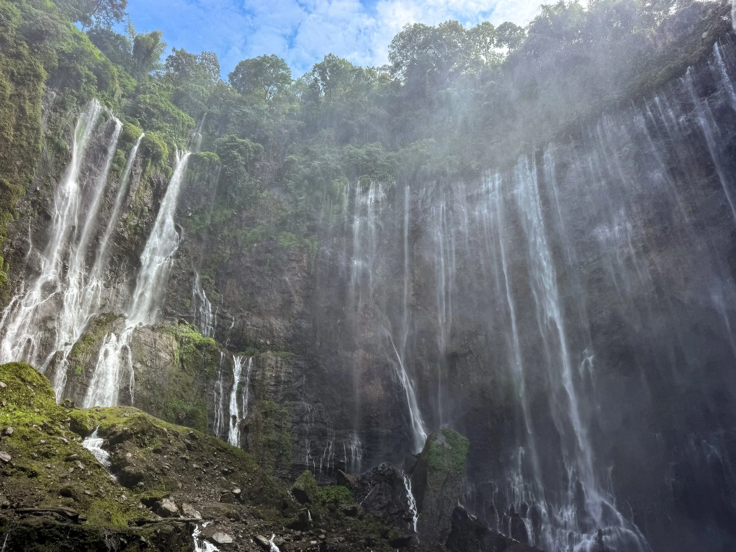 Tumpak_Sewu_Waterfall_02.jpg