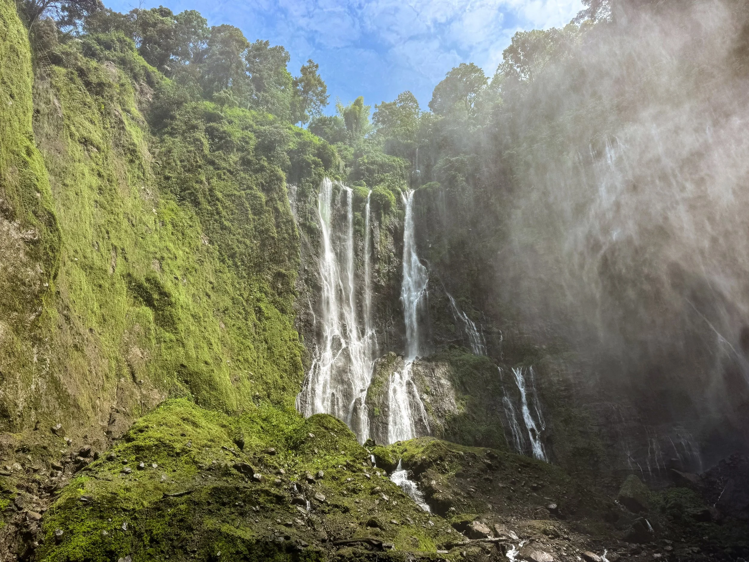 Tumpak_Sewu_Waterfall_03.jpg