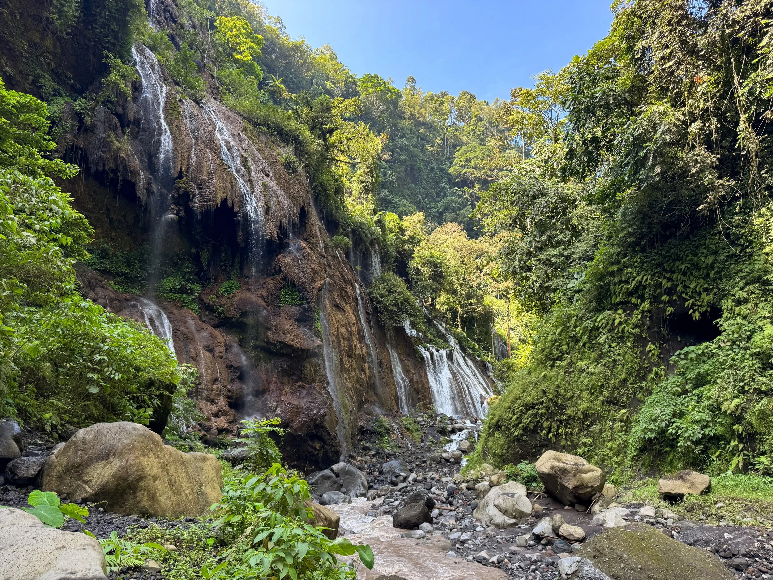 Tumpak_Sewu_Waterfall_05.jpg