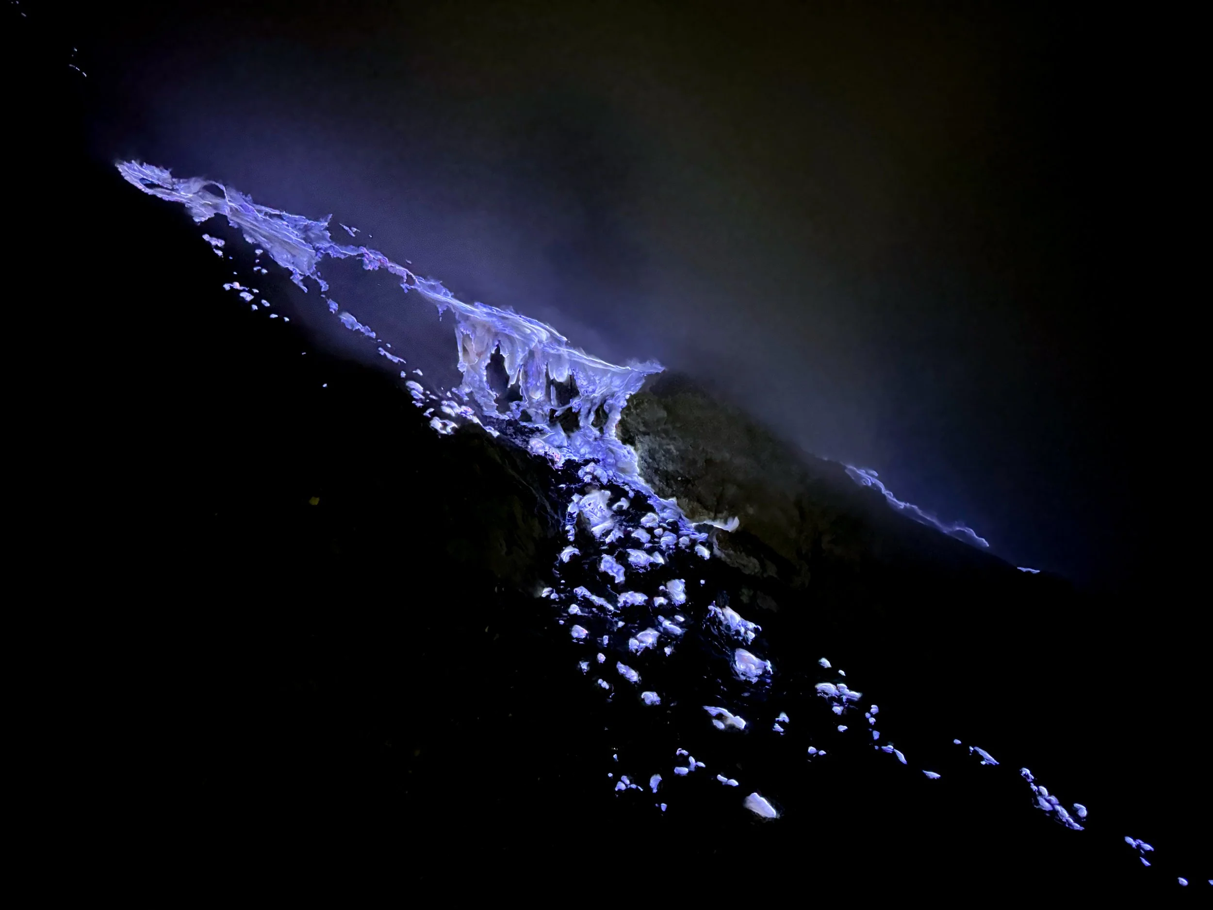 Ijen_Volcano_Blue_Flames_04.jpg