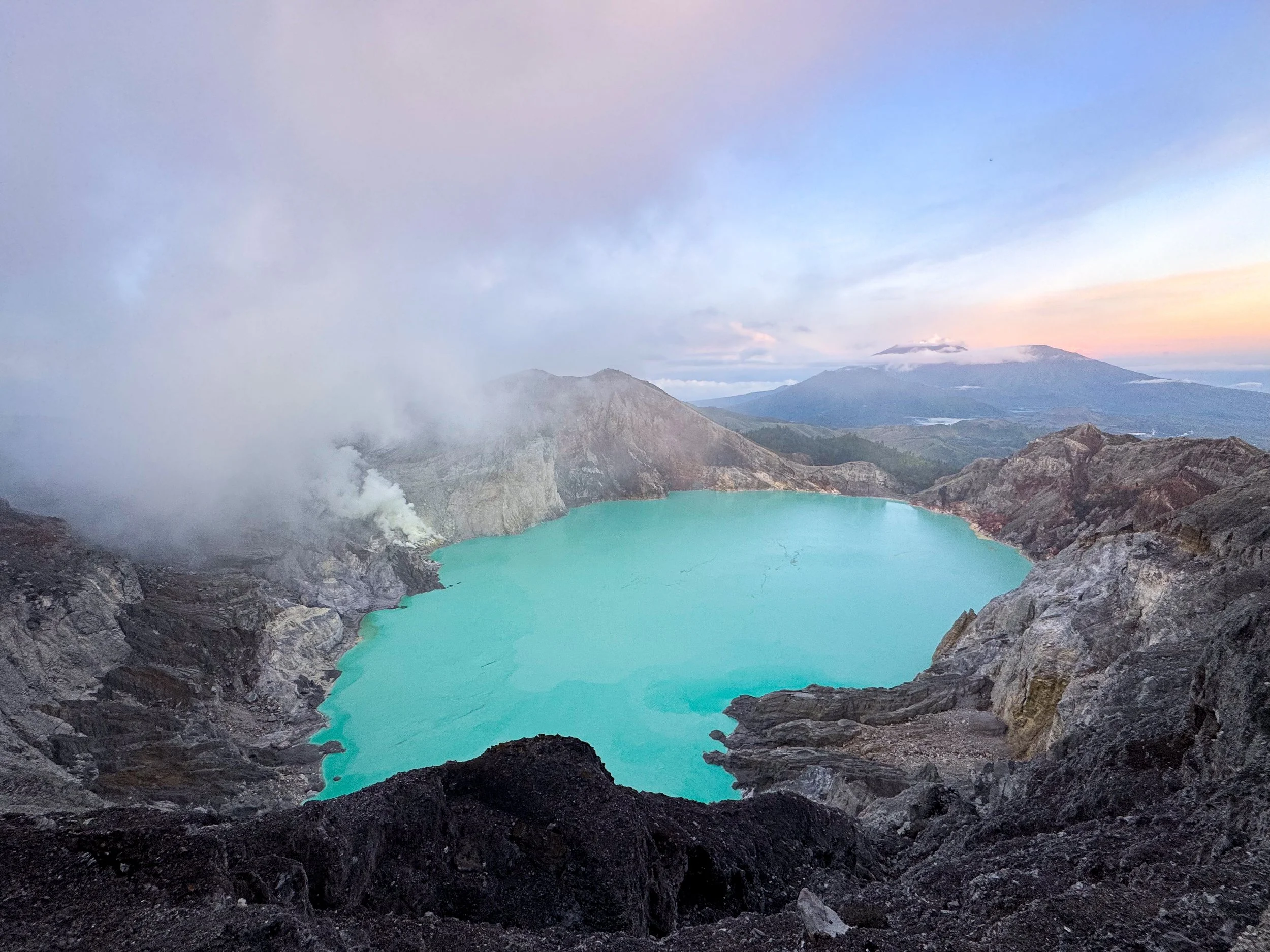 Ijen_Crater_Lake_02.jpg