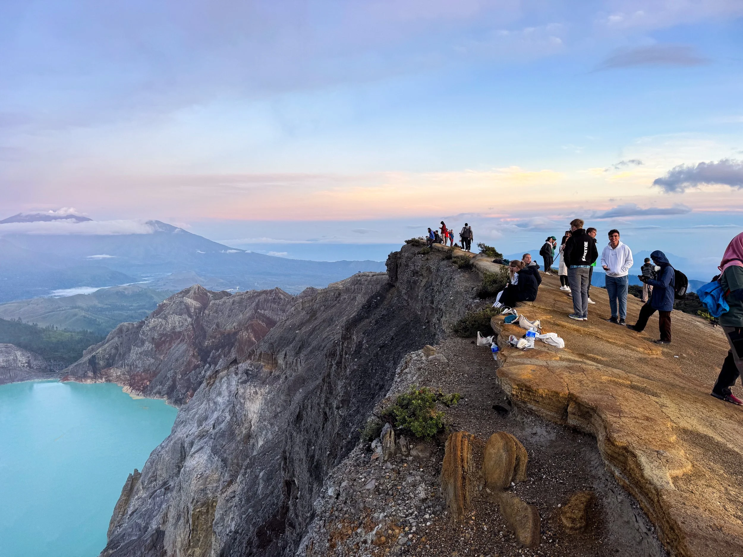 Ijen_Crater_Lake_05.jpg