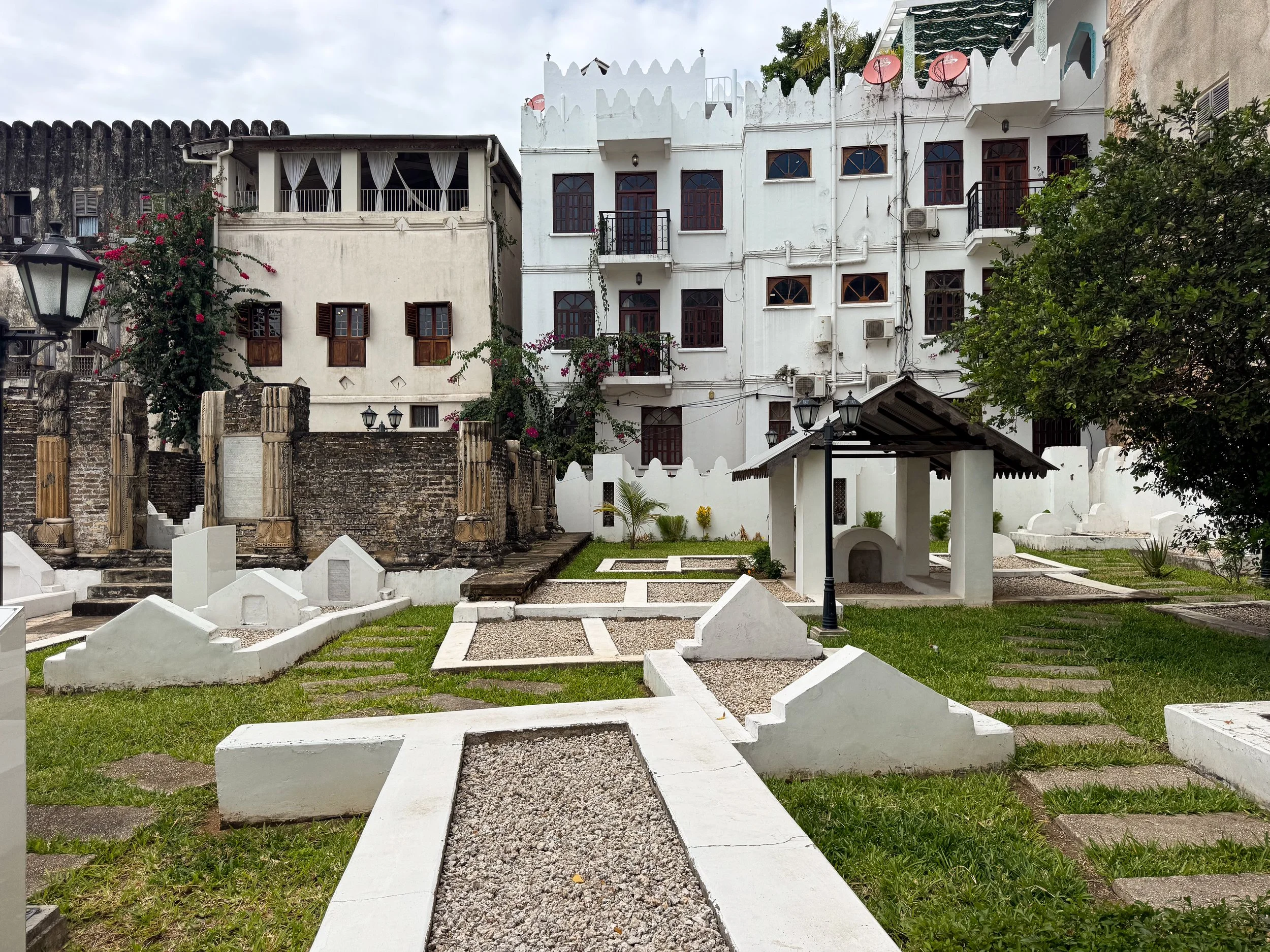 Stone_Town_Royal_Cemetery.jpg