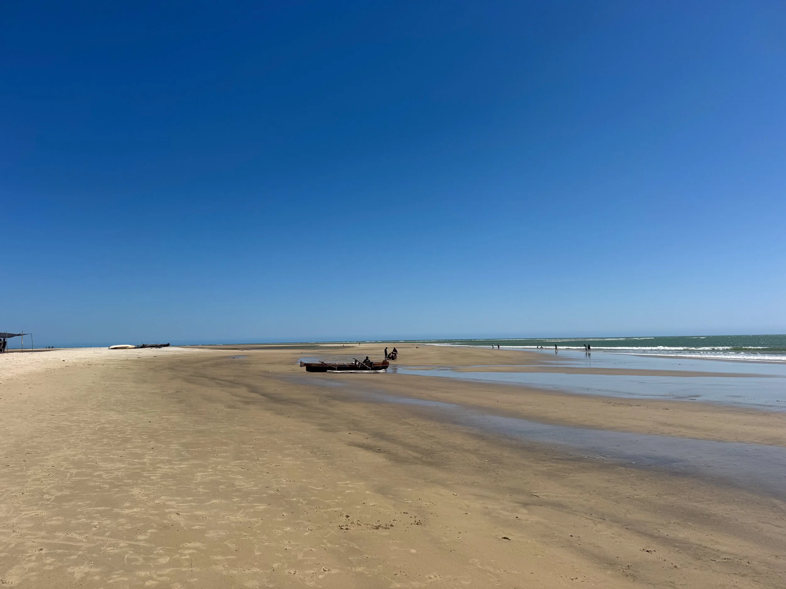 Morondava_Beach_03.jpg