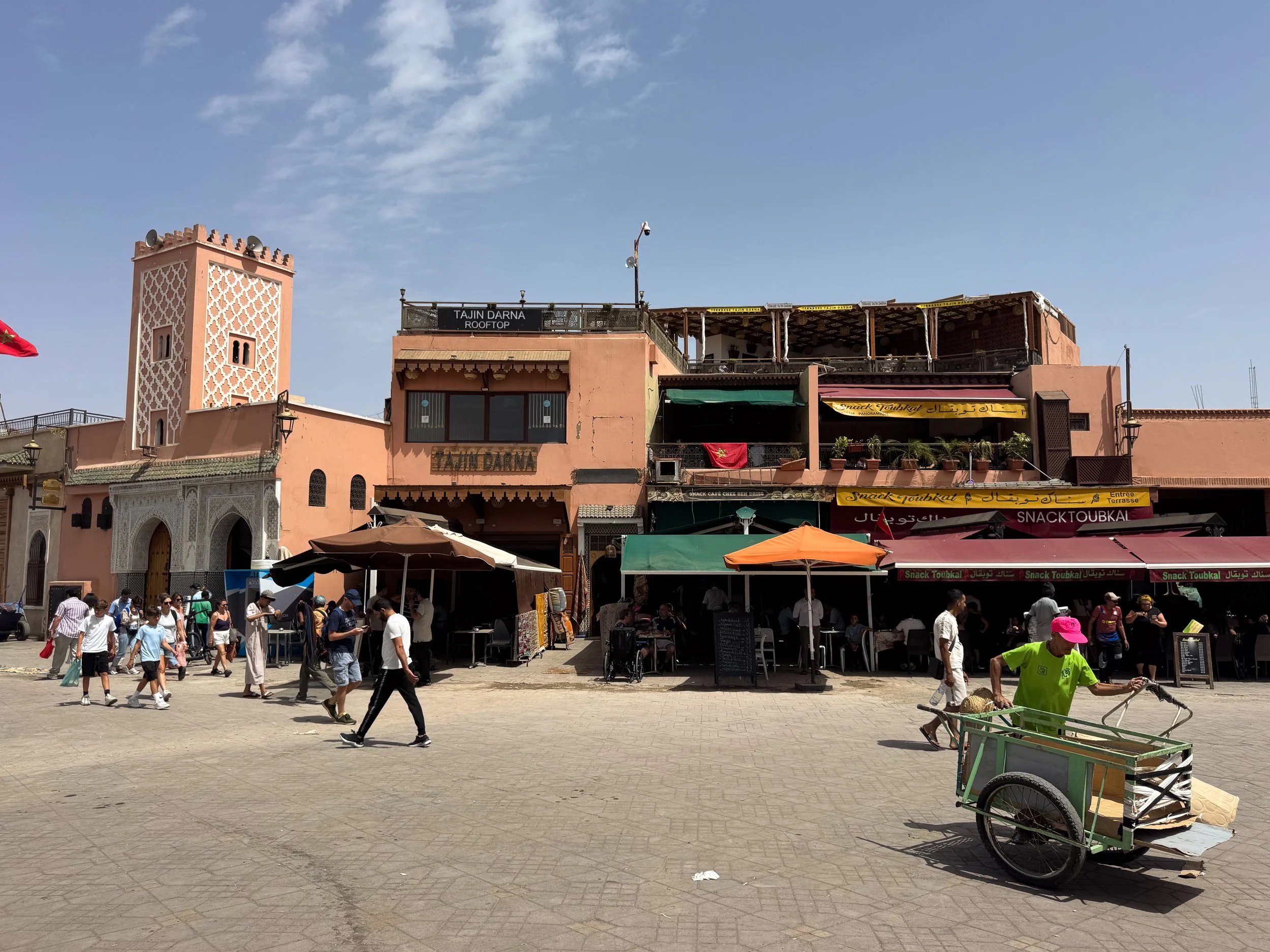 Jemaa_El_Fnaa_Square_02.jpg