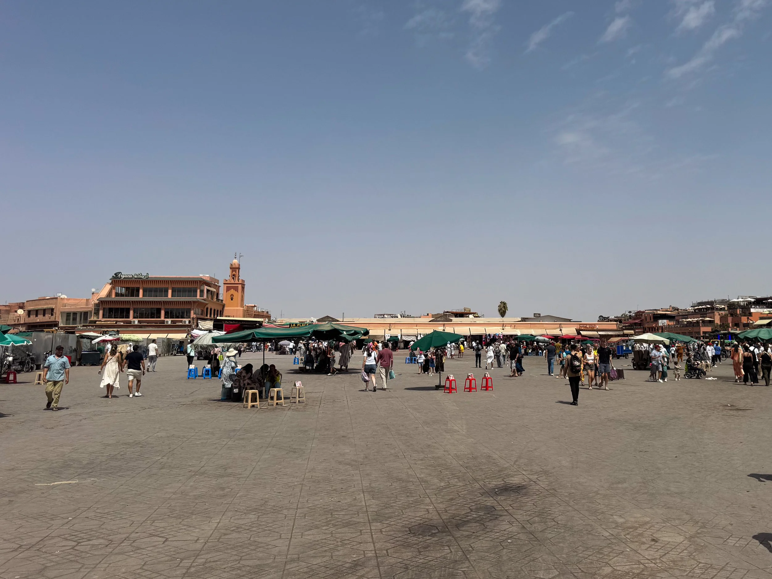 Jemaa_El_Fnaa_Square_05.jpg