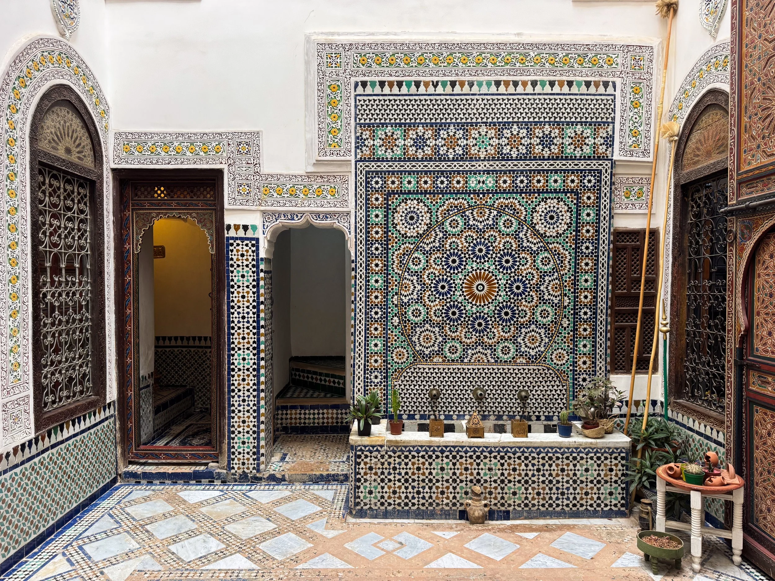 Riad_in_Old_Fes_Place_Seffarine_03.jpg