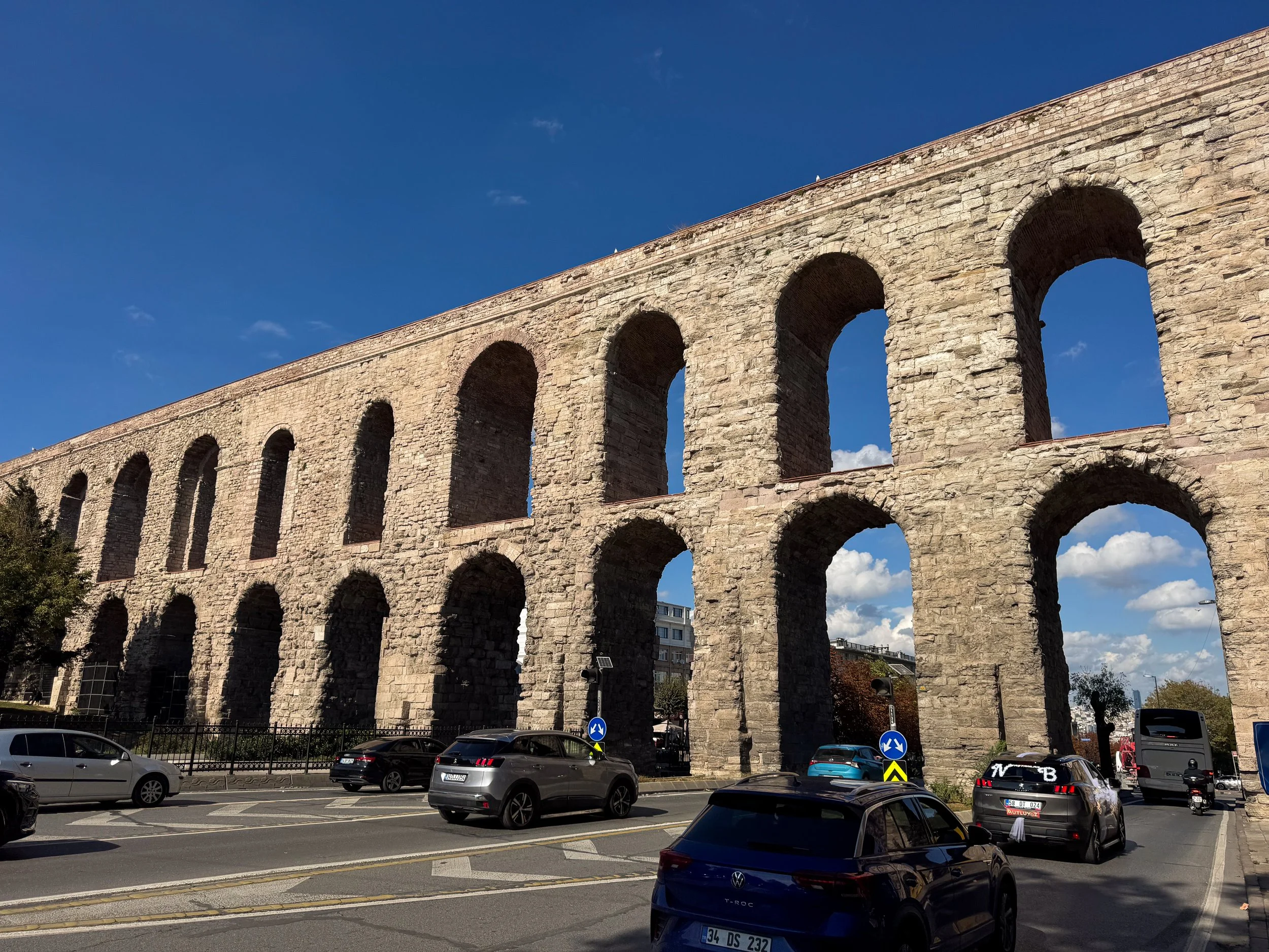 Aqueduct_of_Valens.jpg