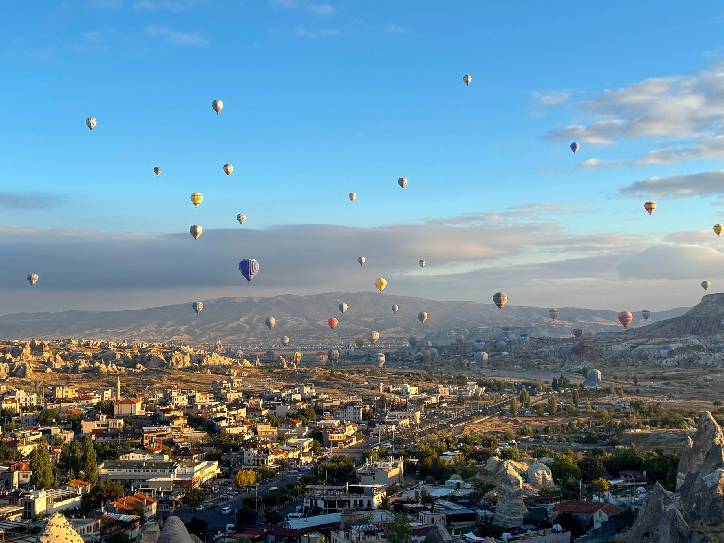 Göreme_Hot_Air_Balloons_02.jpg