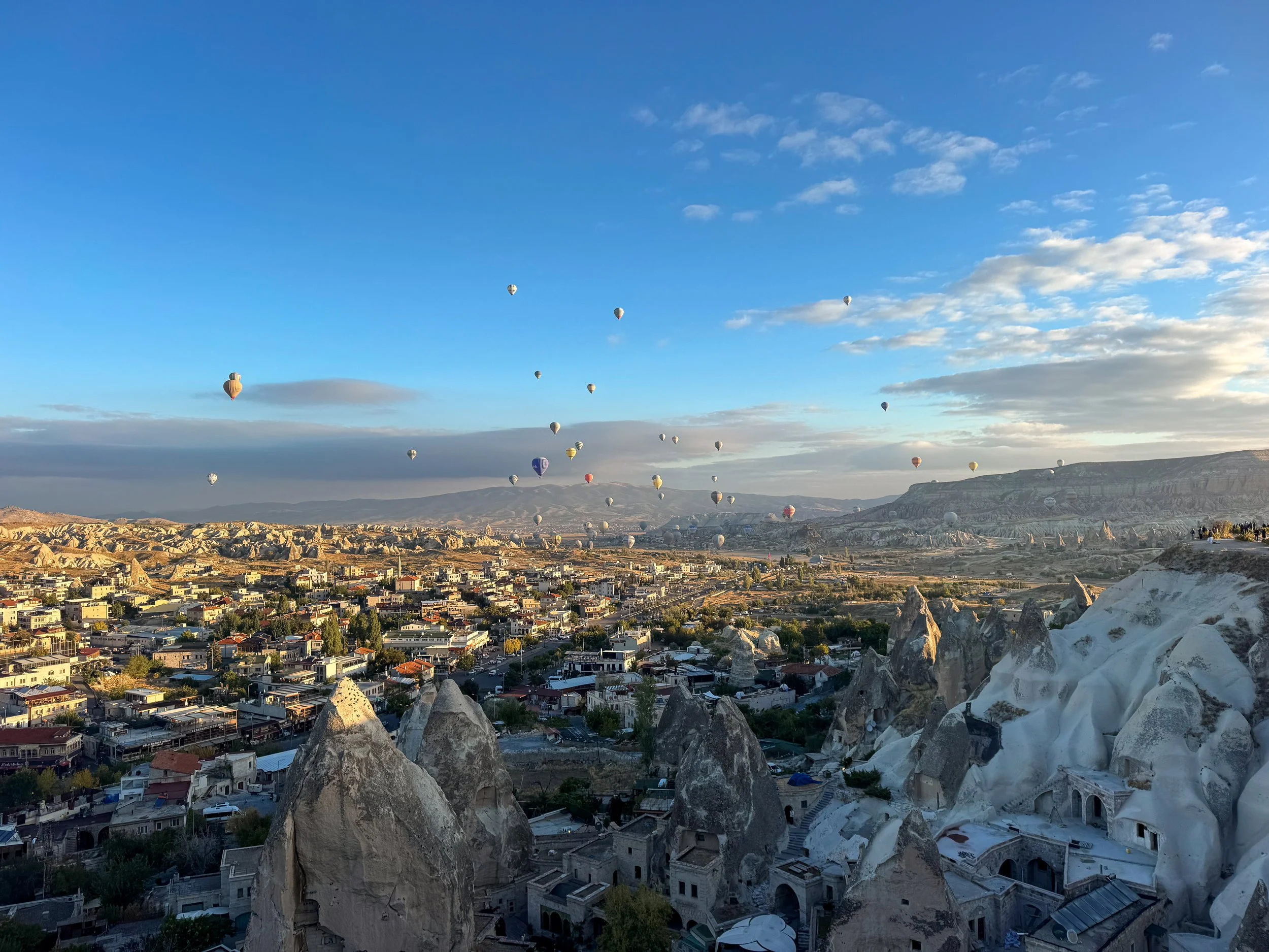 Göreme_Hot_Air_Balloons_01.jpg