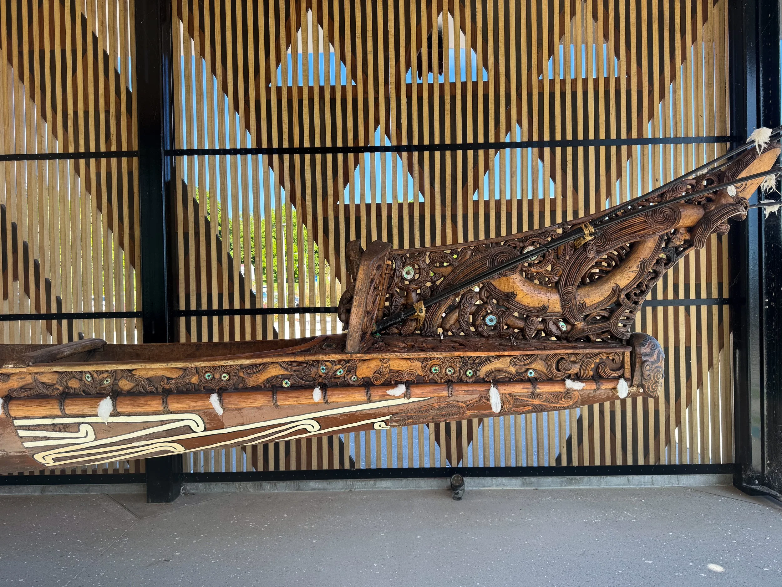 Te_Arawa_War_Canoe.jpg