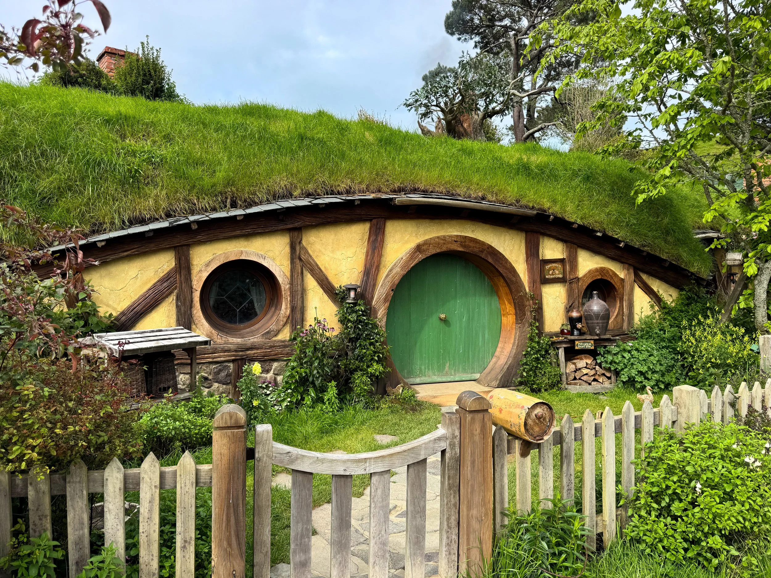 Hobbiton_Movie_Set_02.jpg