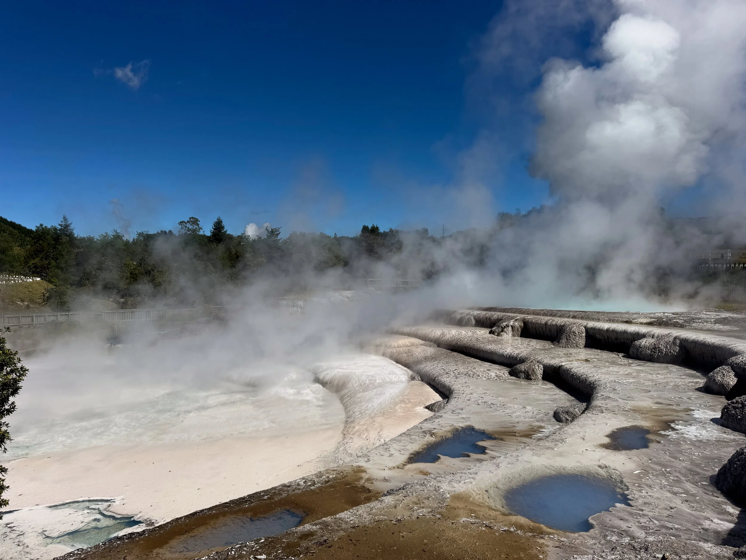 Wairakei_Terraces_04.jpg