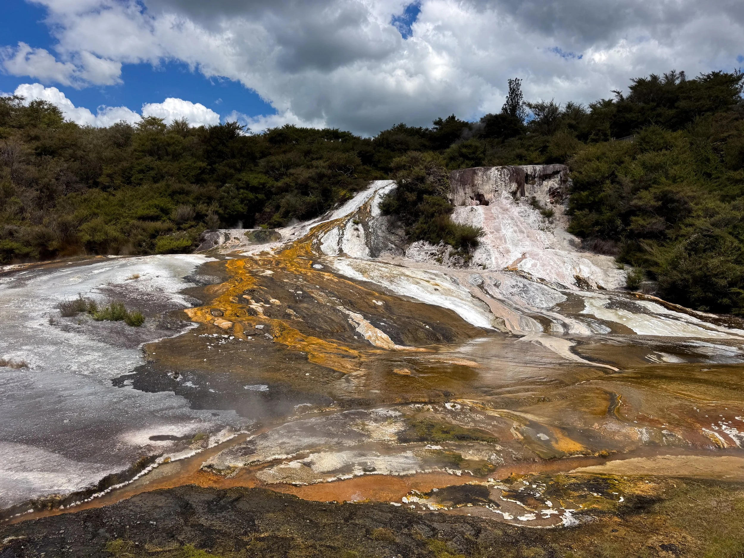 Orakei_Korako_Cave_and_Thermal_Park_02.jpg