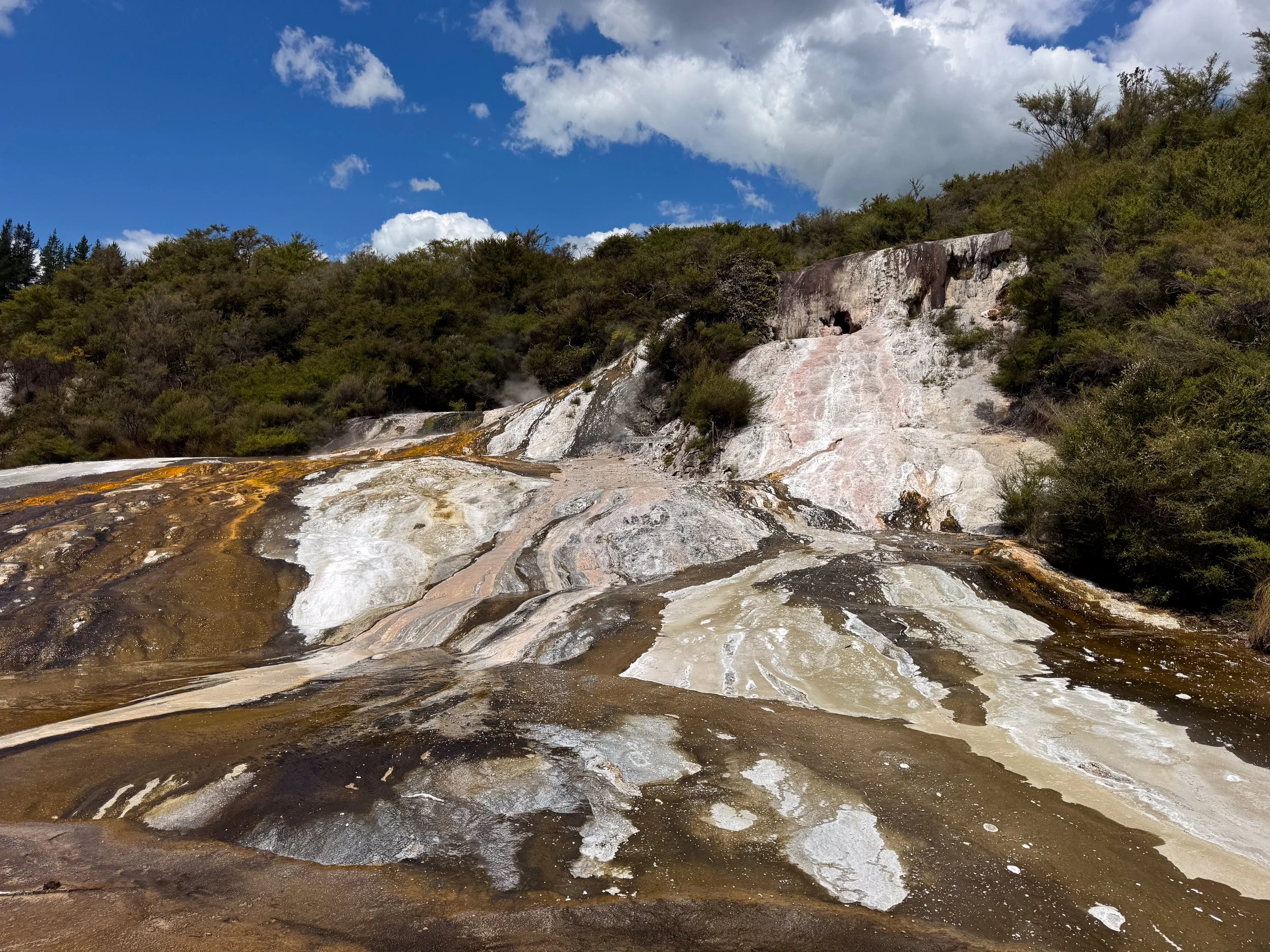 Orakei_Korako_Cave_and_Thermal_Park_01.jpg