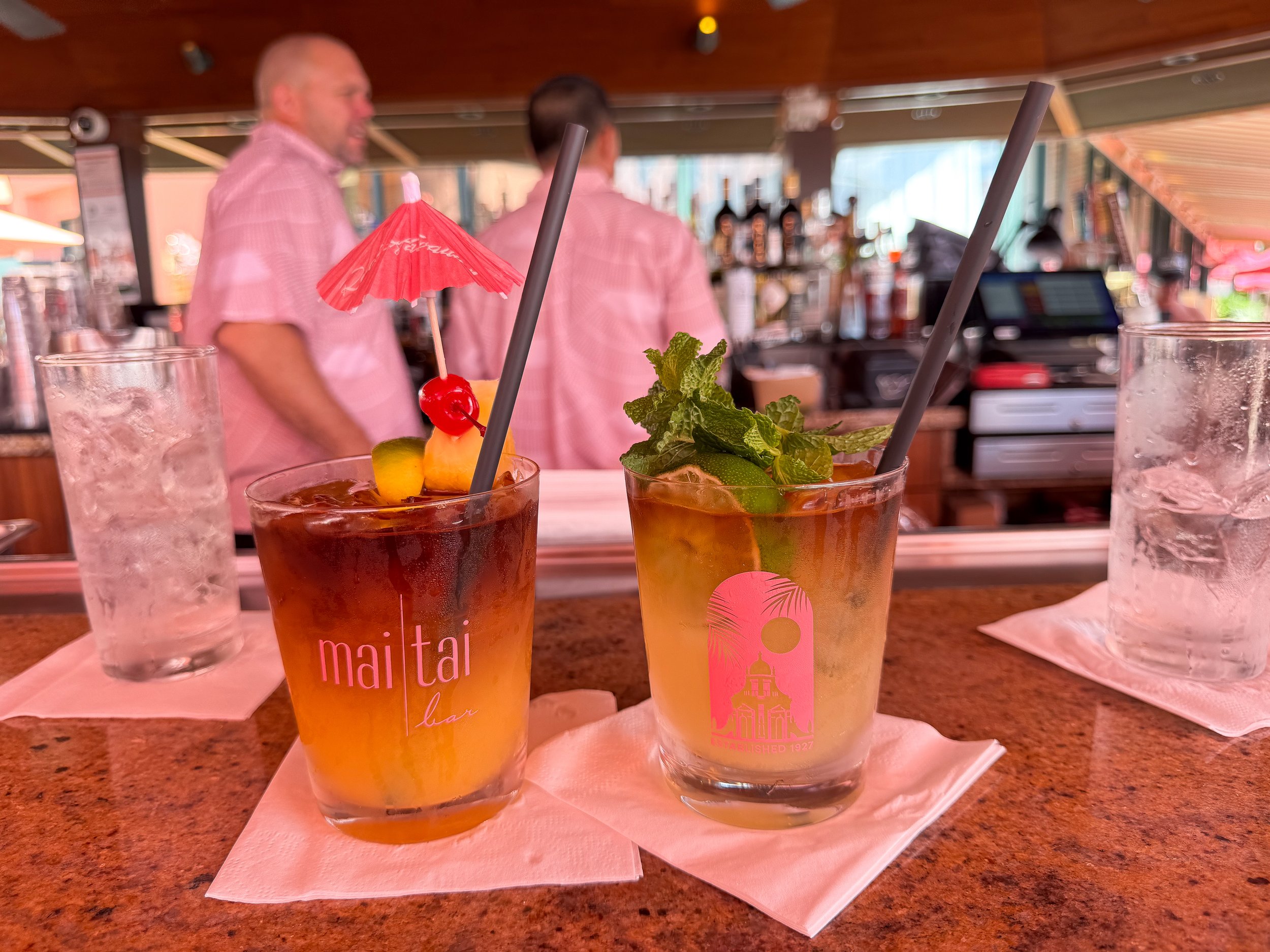 Mai_Tais_&_Tiki_Bars_02.jpg