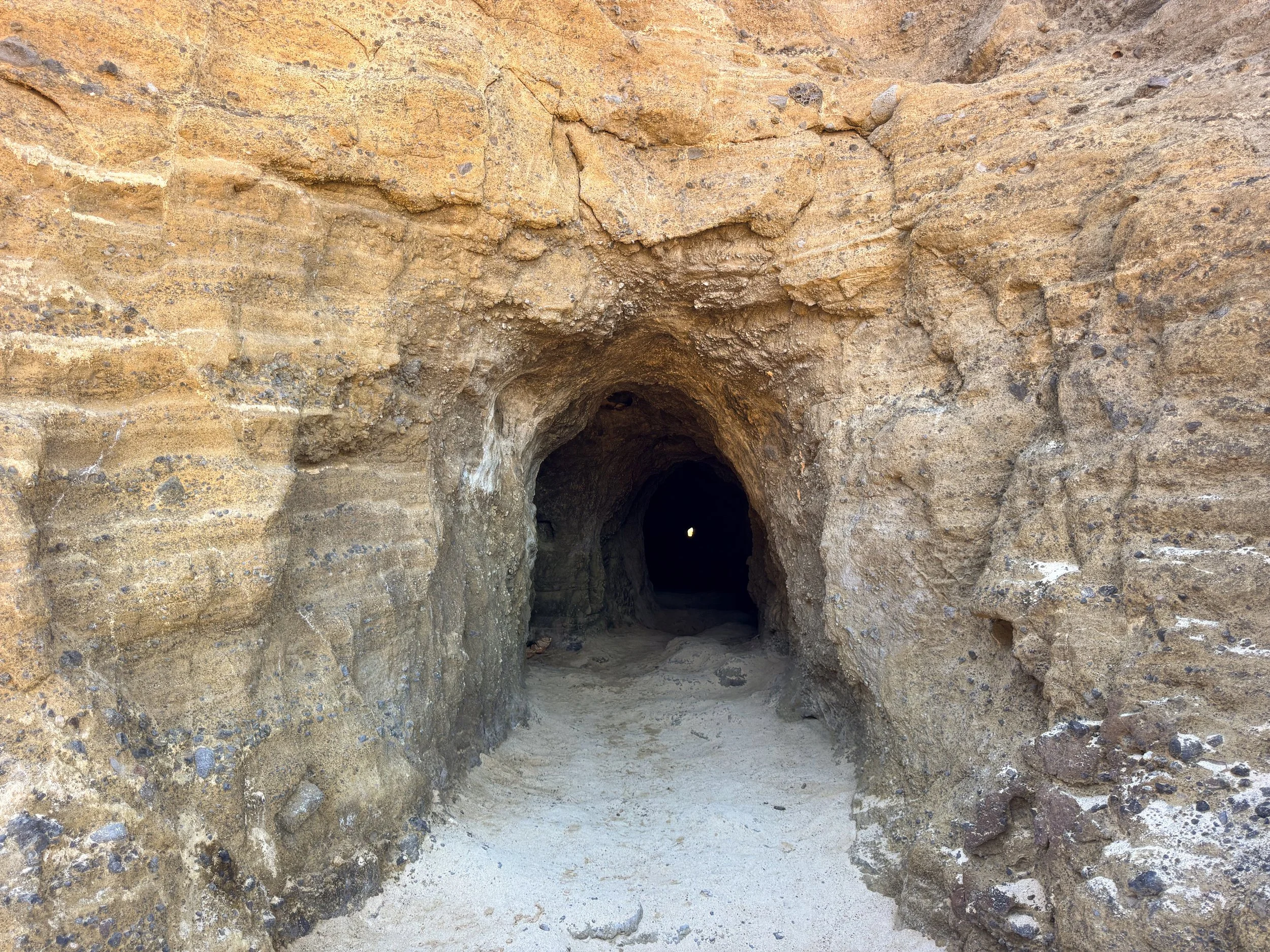 Halona_Beach_Lava_Tube.jpg