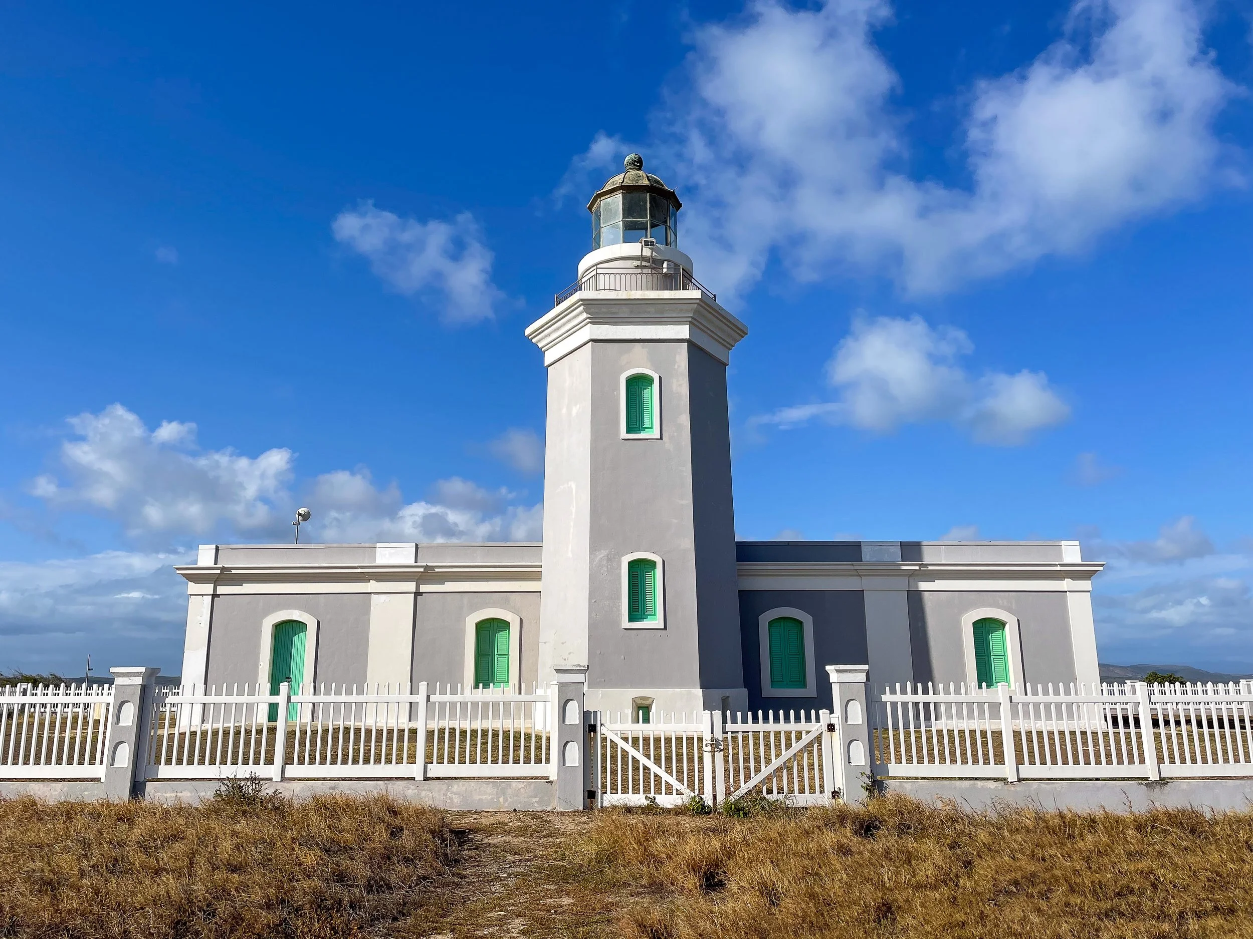 Faro_Los_Morrillos_Lighthouse_01.jpg